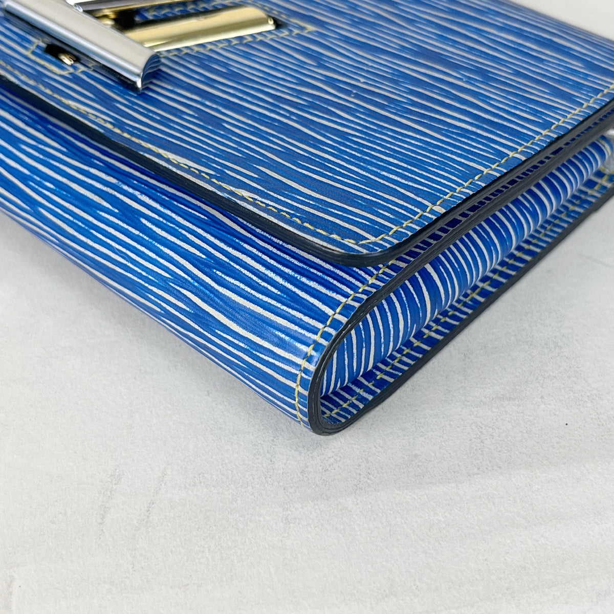 Louis Vuitton - Twist Wallet on Chain - Leather - Blue - (small)