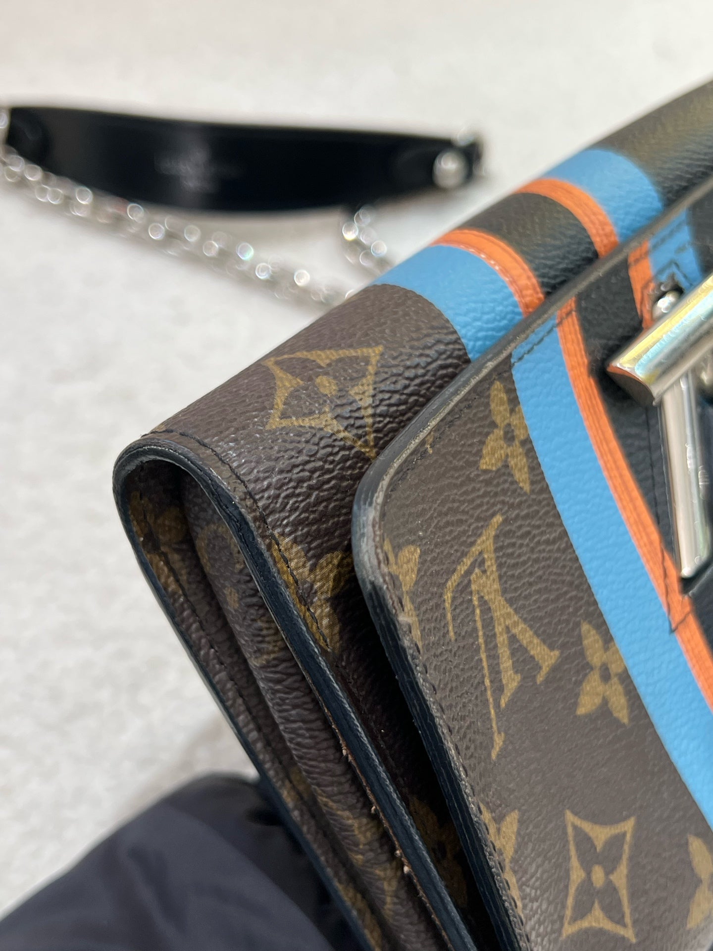 Louis Vuitton - Twist Wallet on Chain - Monogram coated canvas and Epi leather - Brown, Black, Blue, and Orange - (mini)