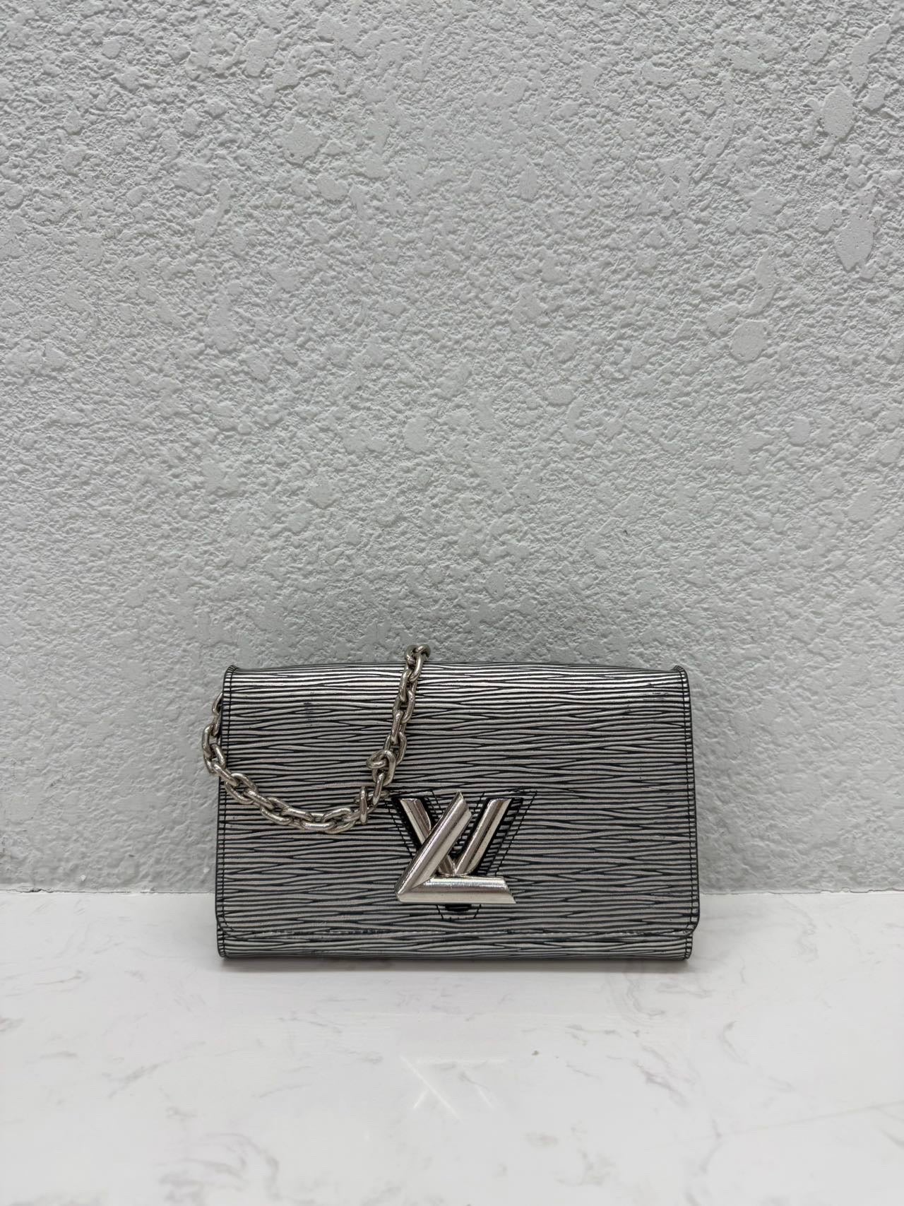 Louis Vuitton - Twist WOC - Epi leather - Silver-grey with Silver-Tone Hardware - (mini)
