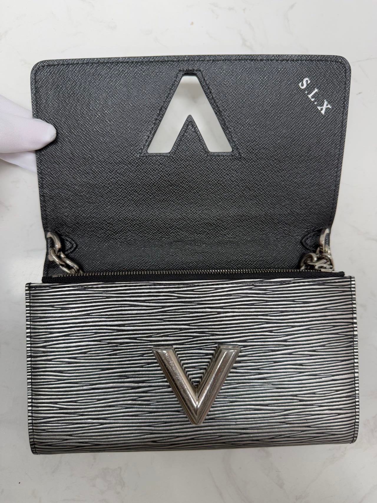 Louis Vuitton - Twist WOC - Epi leather - Silver-grey with Silver-Tone Hardware - (mini)