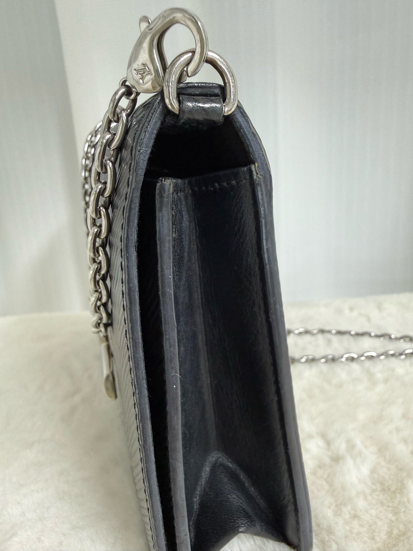 Louis Vuitton - Twist WOC - Leather - Black - (mini)