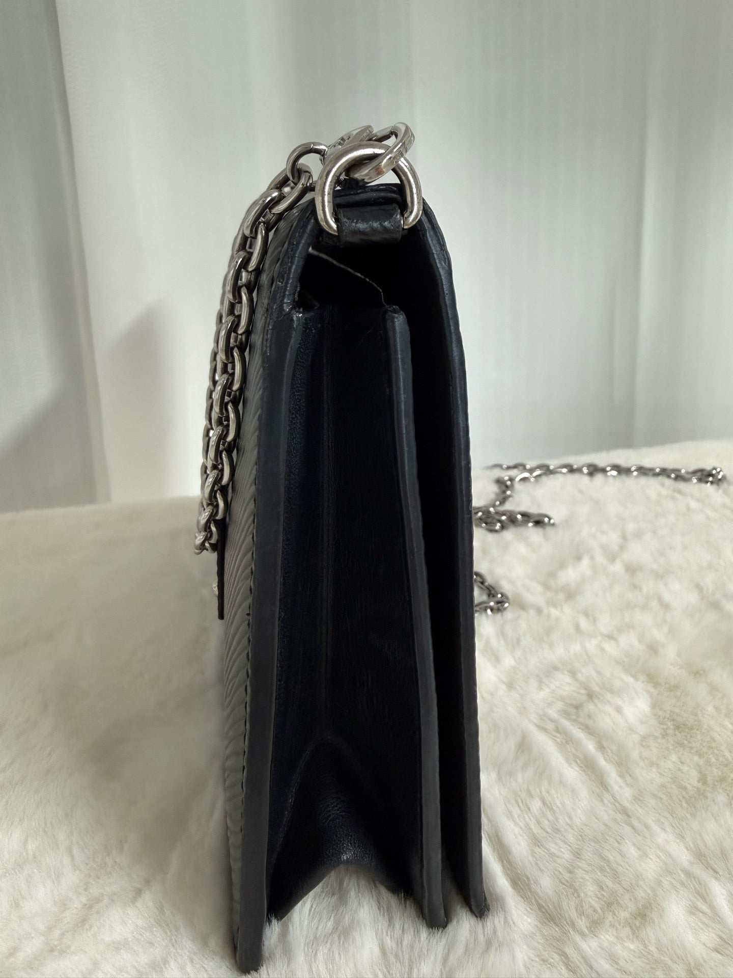Louis Vuitton - Twist WOC - Leather - Black - (mini)