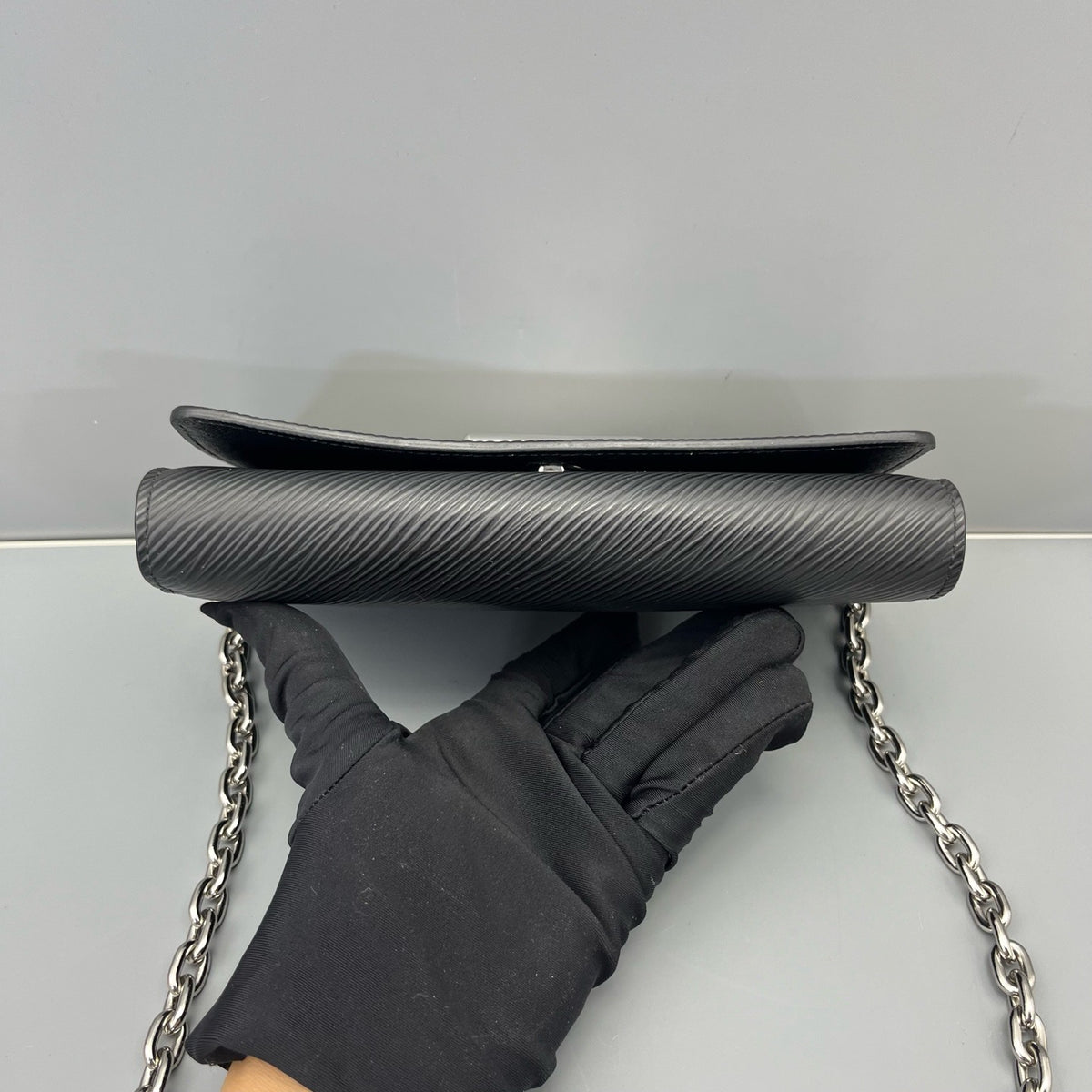 Louis Vuitton - Twist WOC - Leather - Black - (mini)