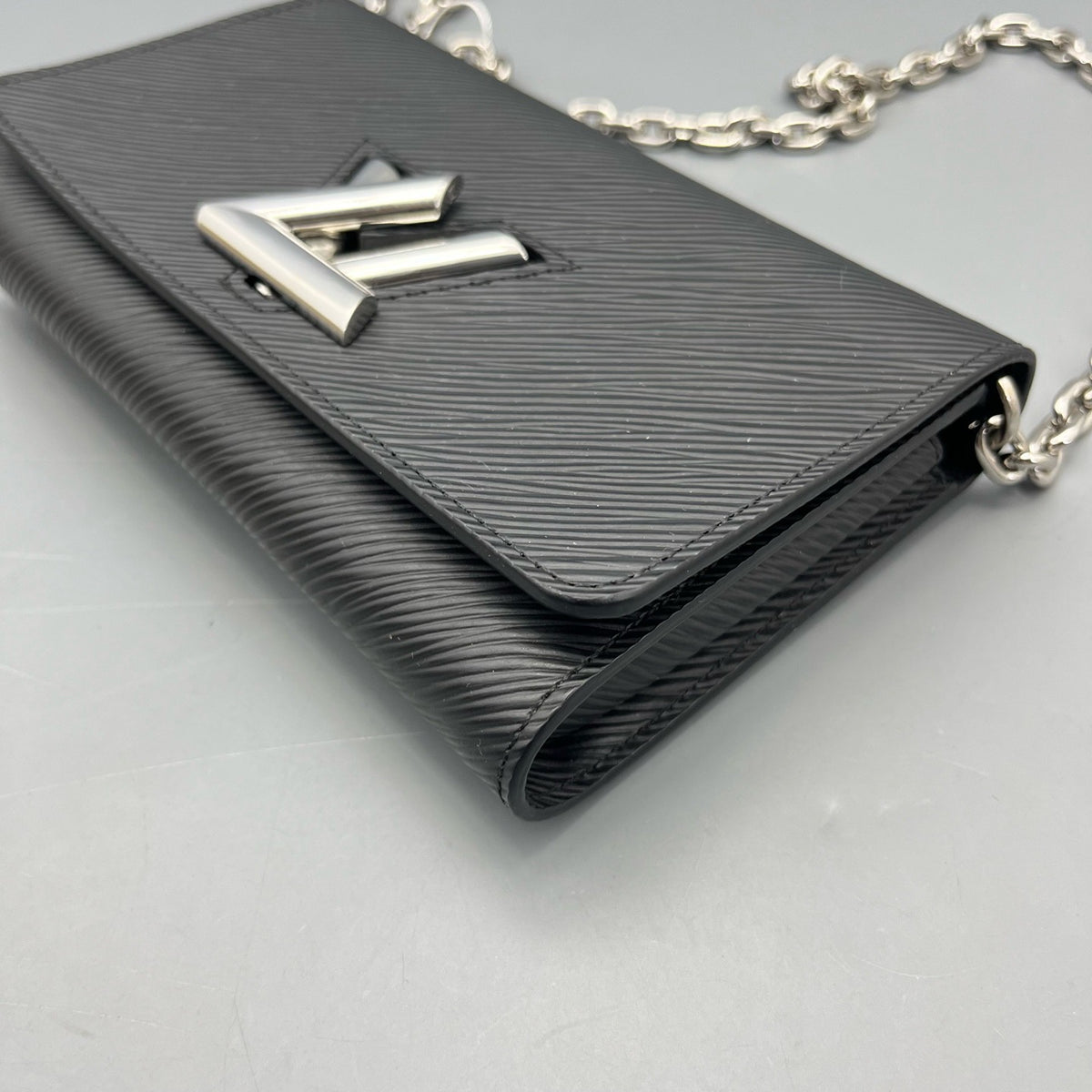 Louis Vuitton - Twist WOC - Leather - Black - (mini)