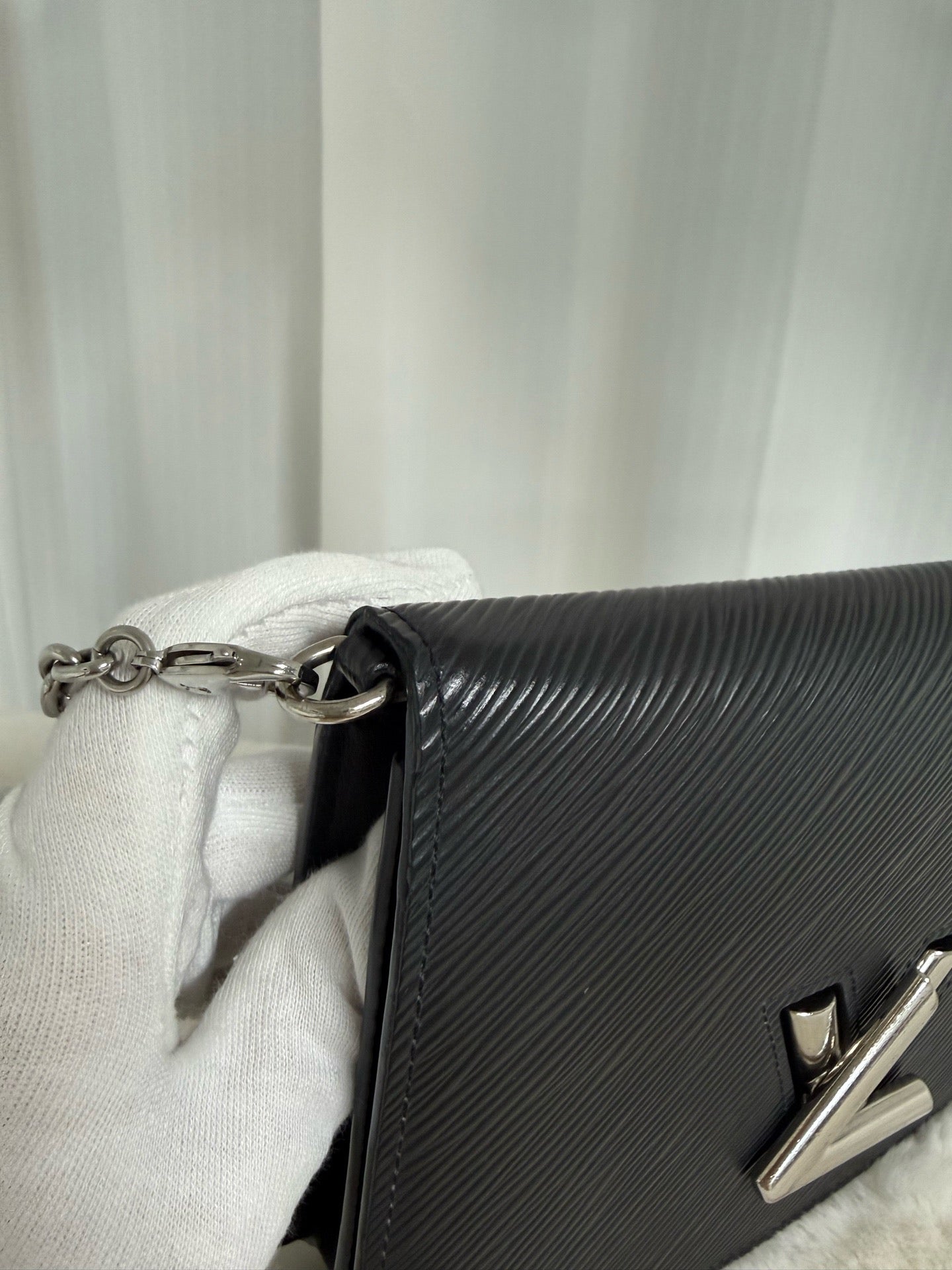 Louis Vuitton - Twist WOC - Leather - Black - (mini)