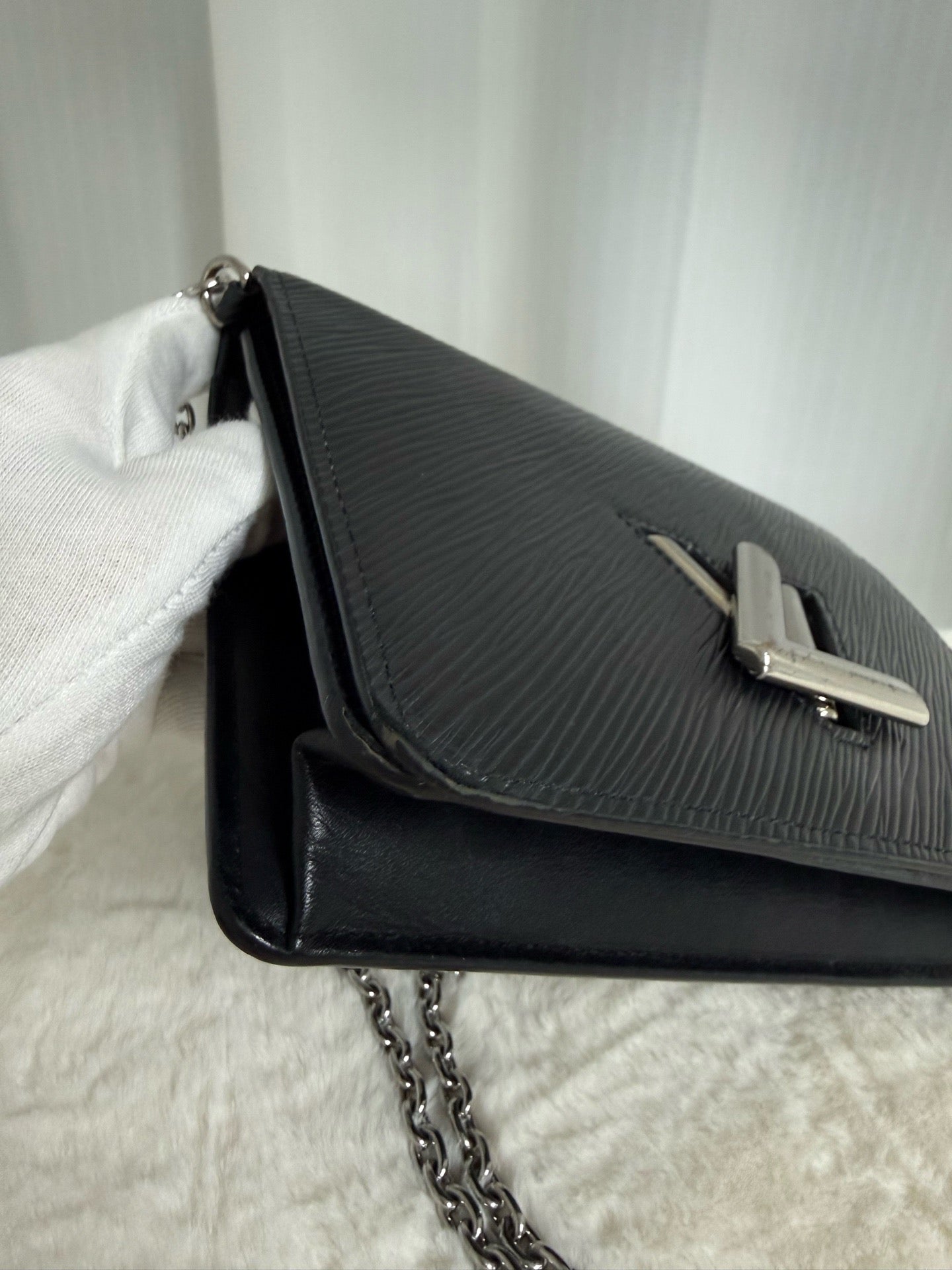Louis Vuitton - Twist WOC - Leather - Black - (mini)