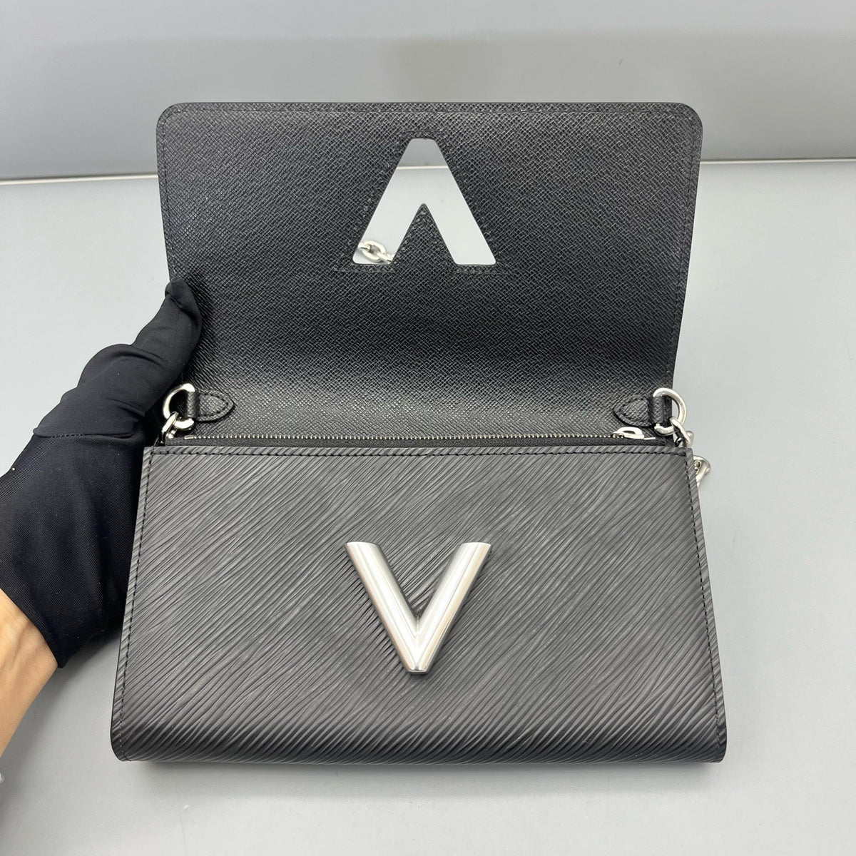 Louis Vuitton - Twist WOC - Leather - Black - (mini)