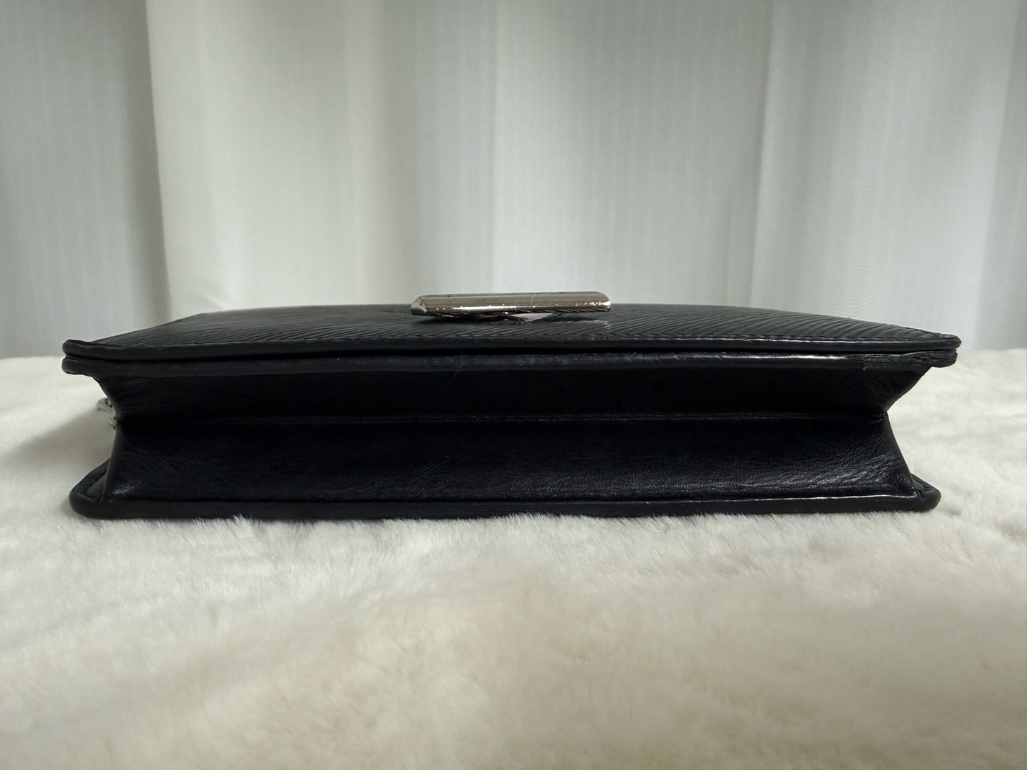 Louis Vuitton - Twist WOC - Leather - Black - (mini)