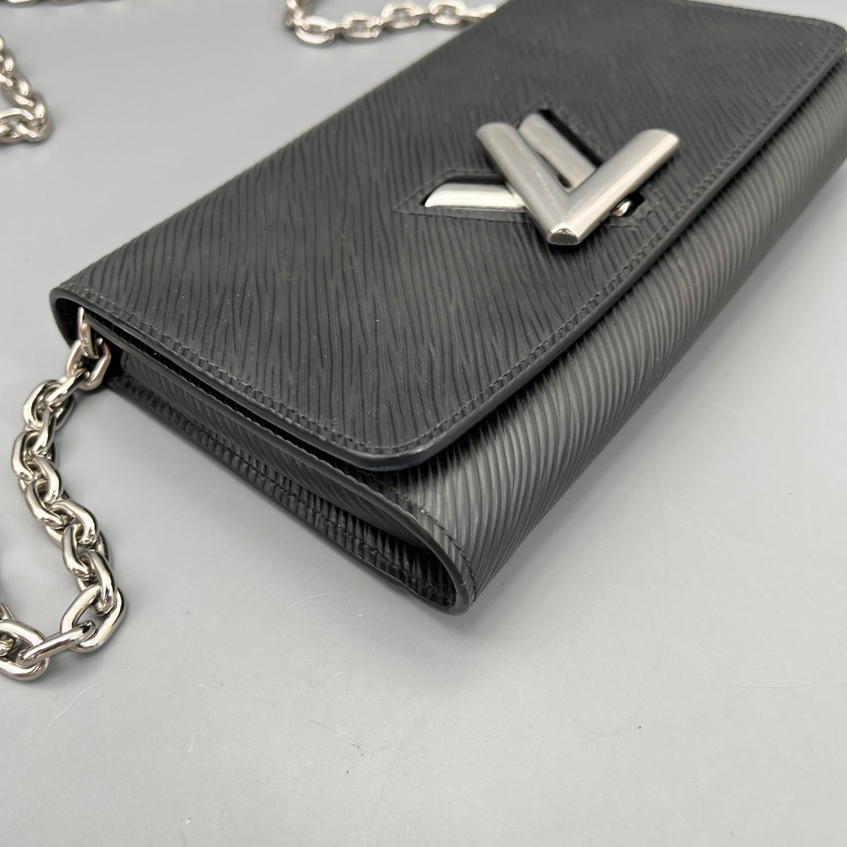 Louis Vuitton - Twist WOC - Leather - Black - (mini)