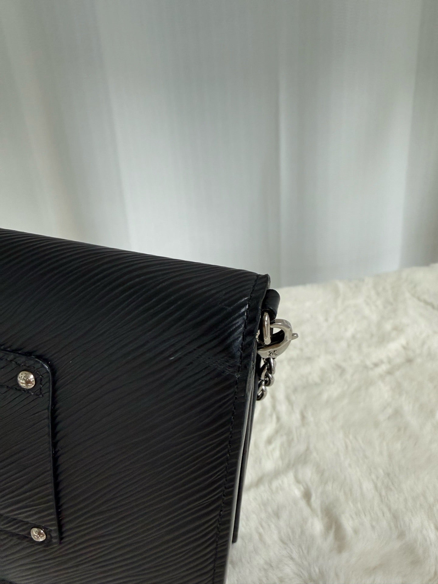 Louis Vuitton - Twist WOC - Leather - Black - (mini)