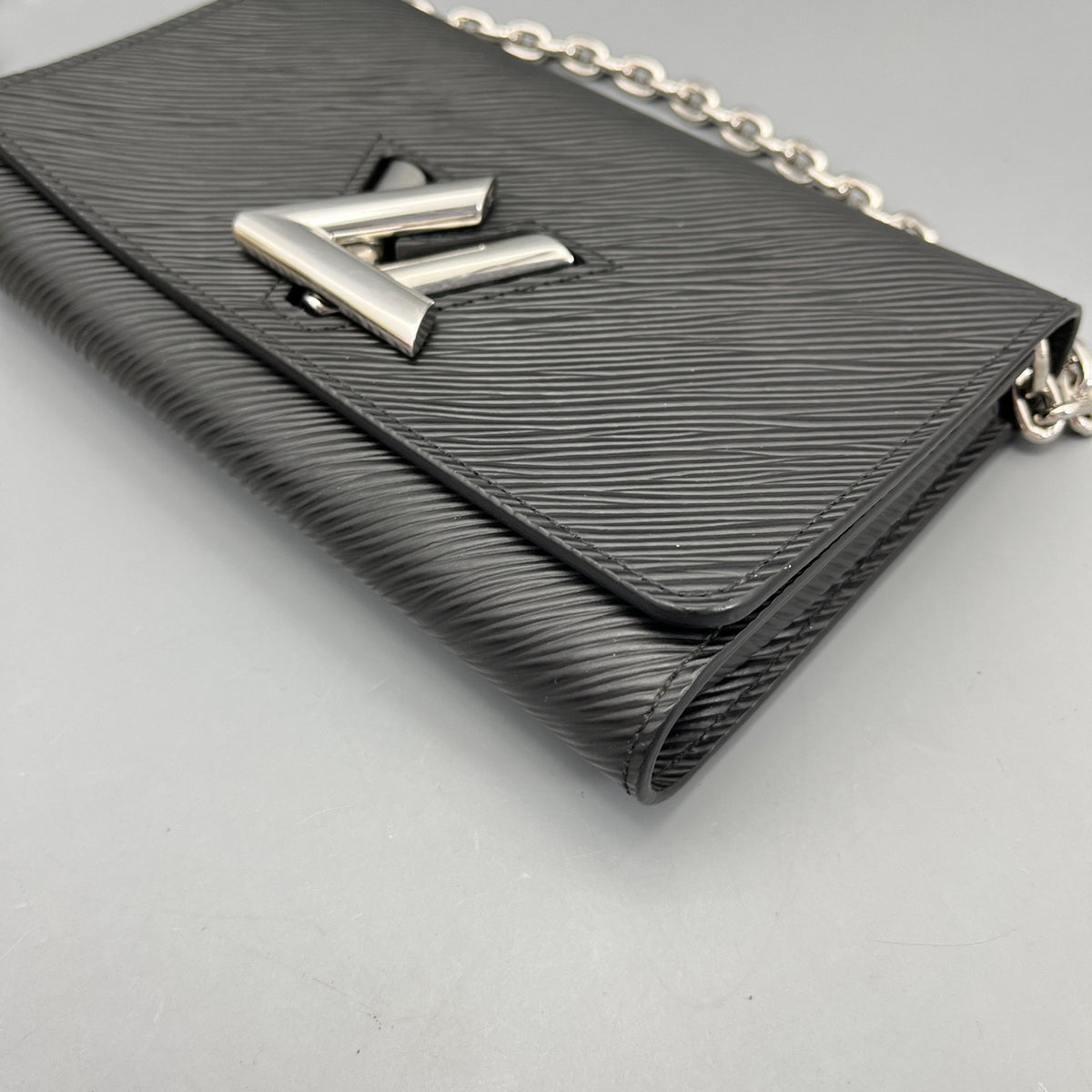 Louis Vuitton - Twist WOC - Leather - Black - (mini)