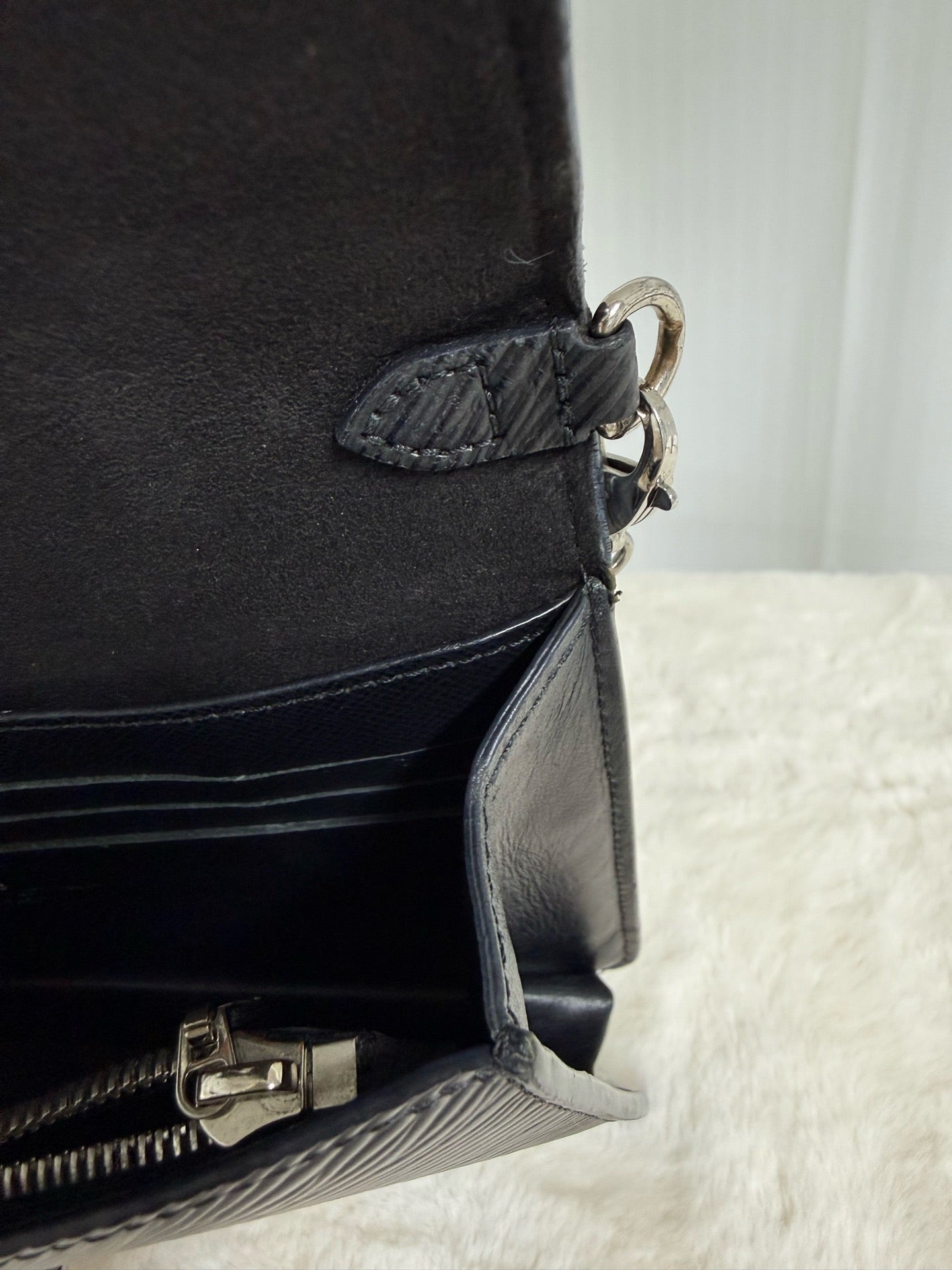 Louis Vuitton - Twist WOC - Leather - Black - (mini)
