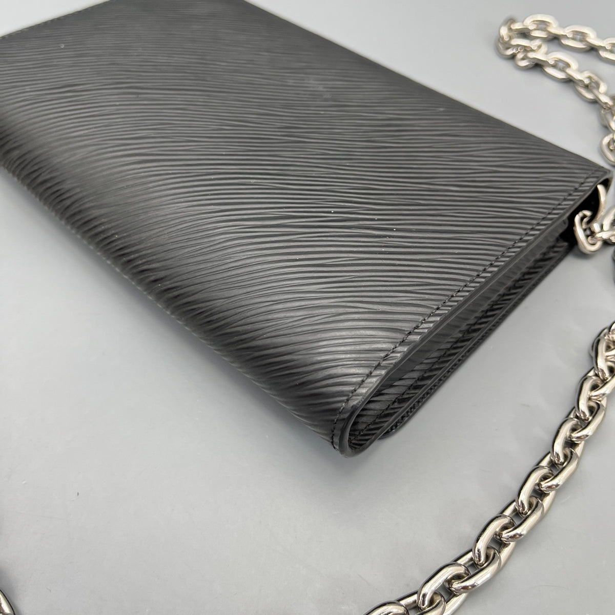 Louis Vuitton - Twist WOC - Leather - Black - (mini)