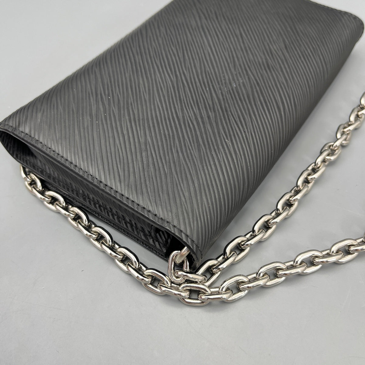 Louis Vuitton - Twist WOC - Leather - Black - (mini)