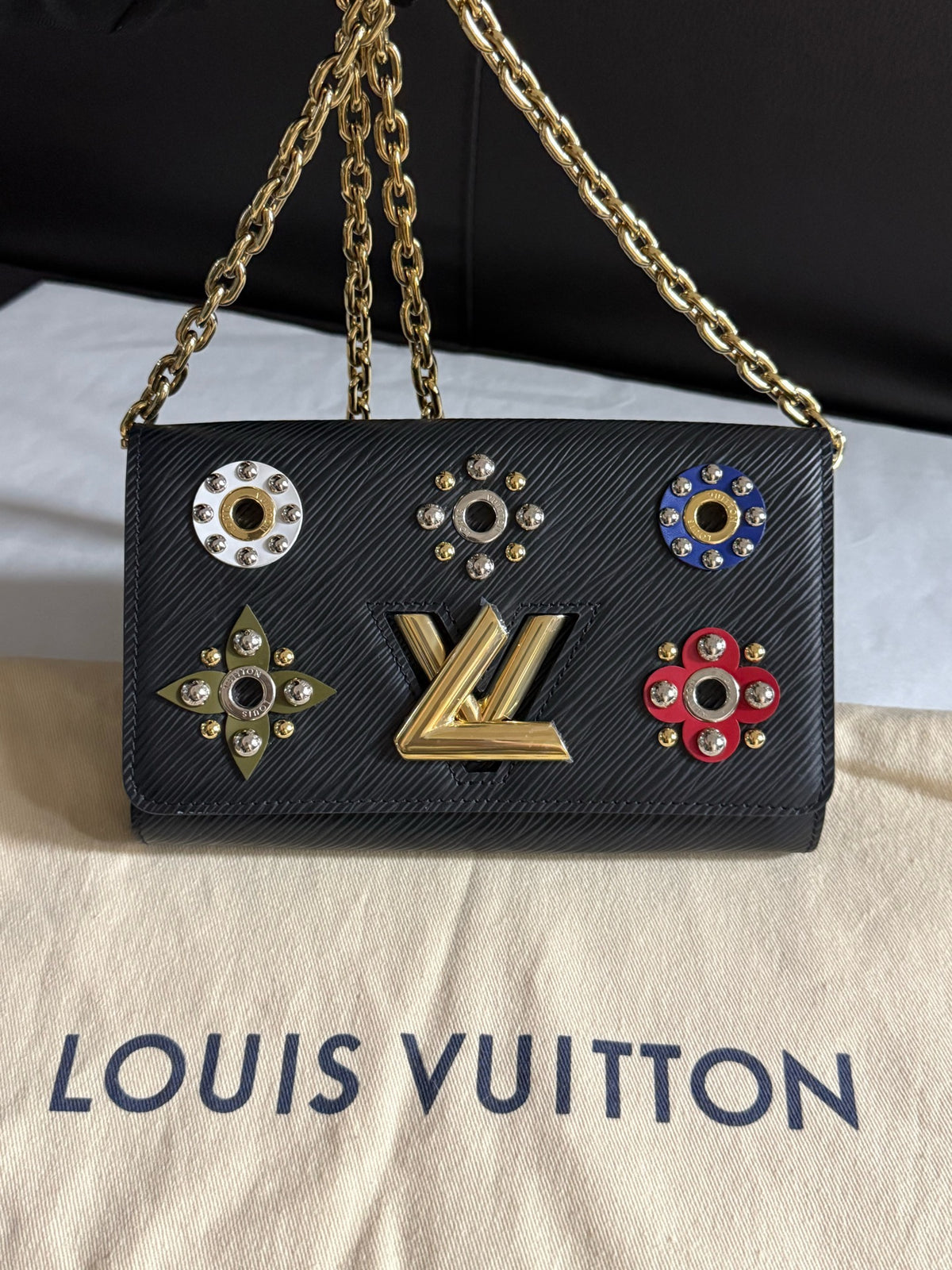 Louis Vuitton - Twist WOC - Leather - Black - (Small)