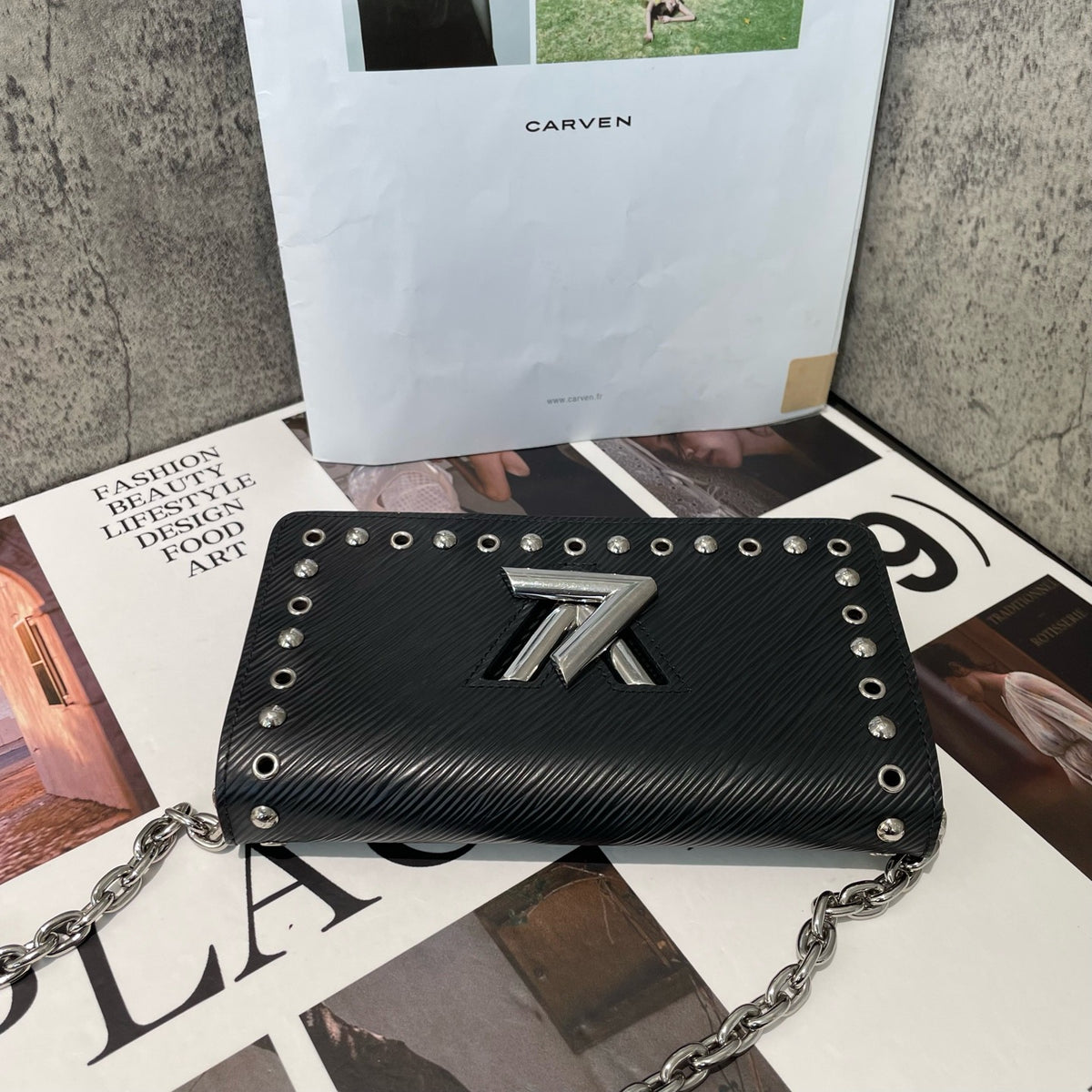 Louis Vuitton - Twist WOC - Leather - Black - (Small)