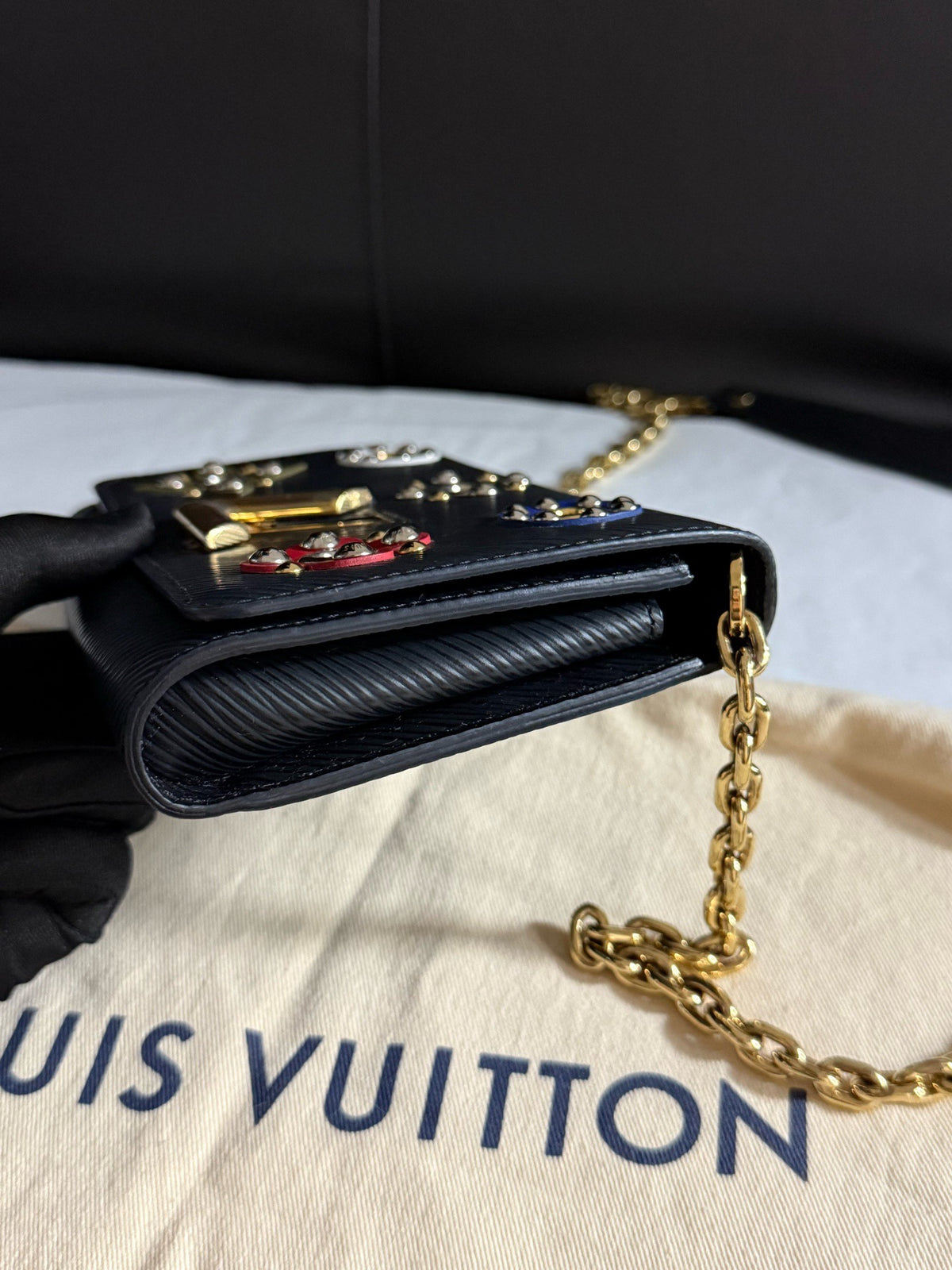 Louis Vuitton - Twist WOC - Leather - Black - (Small)