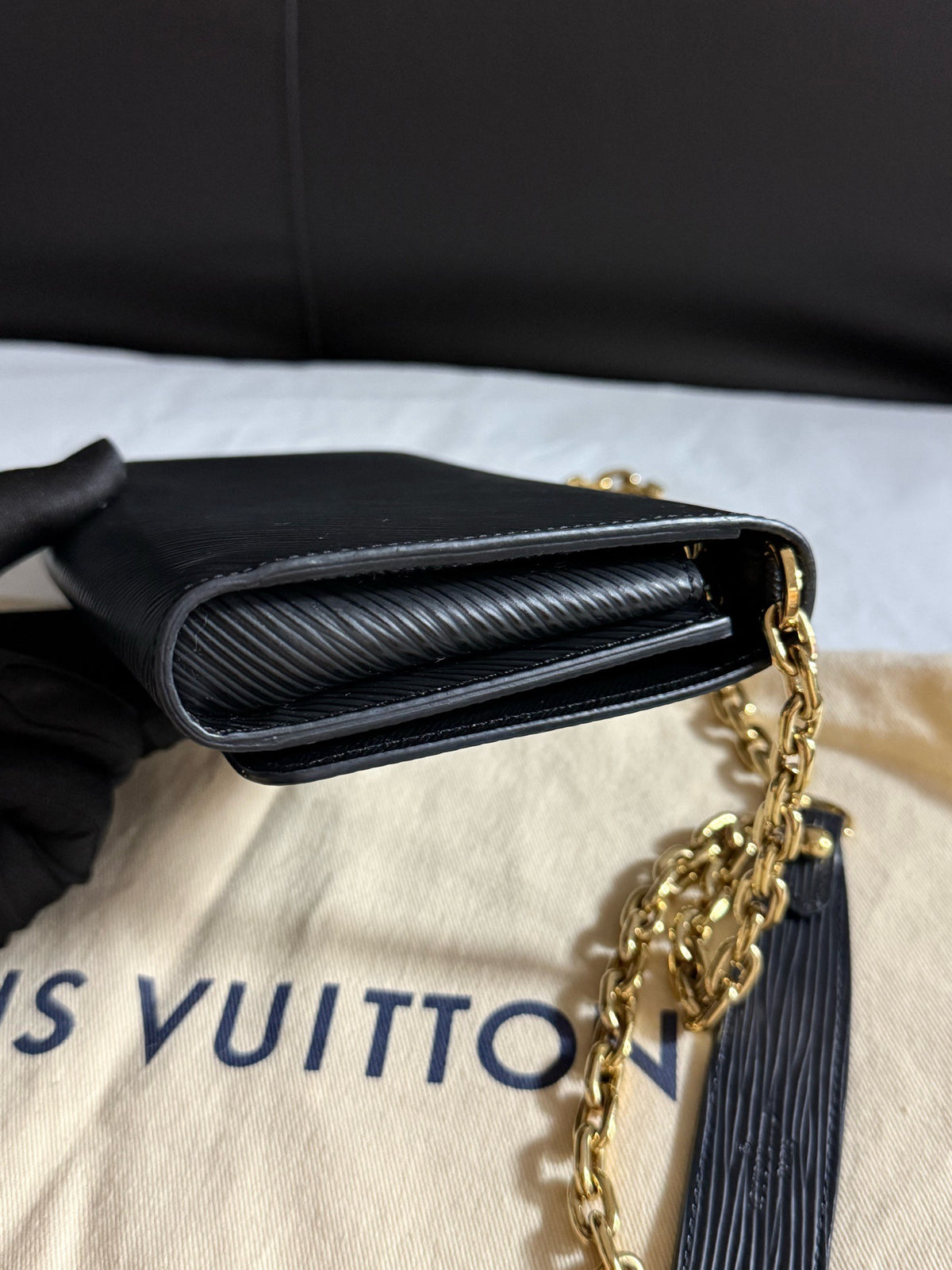 Louis Vuitton - Twist WOC - Leather - Black - (Small)