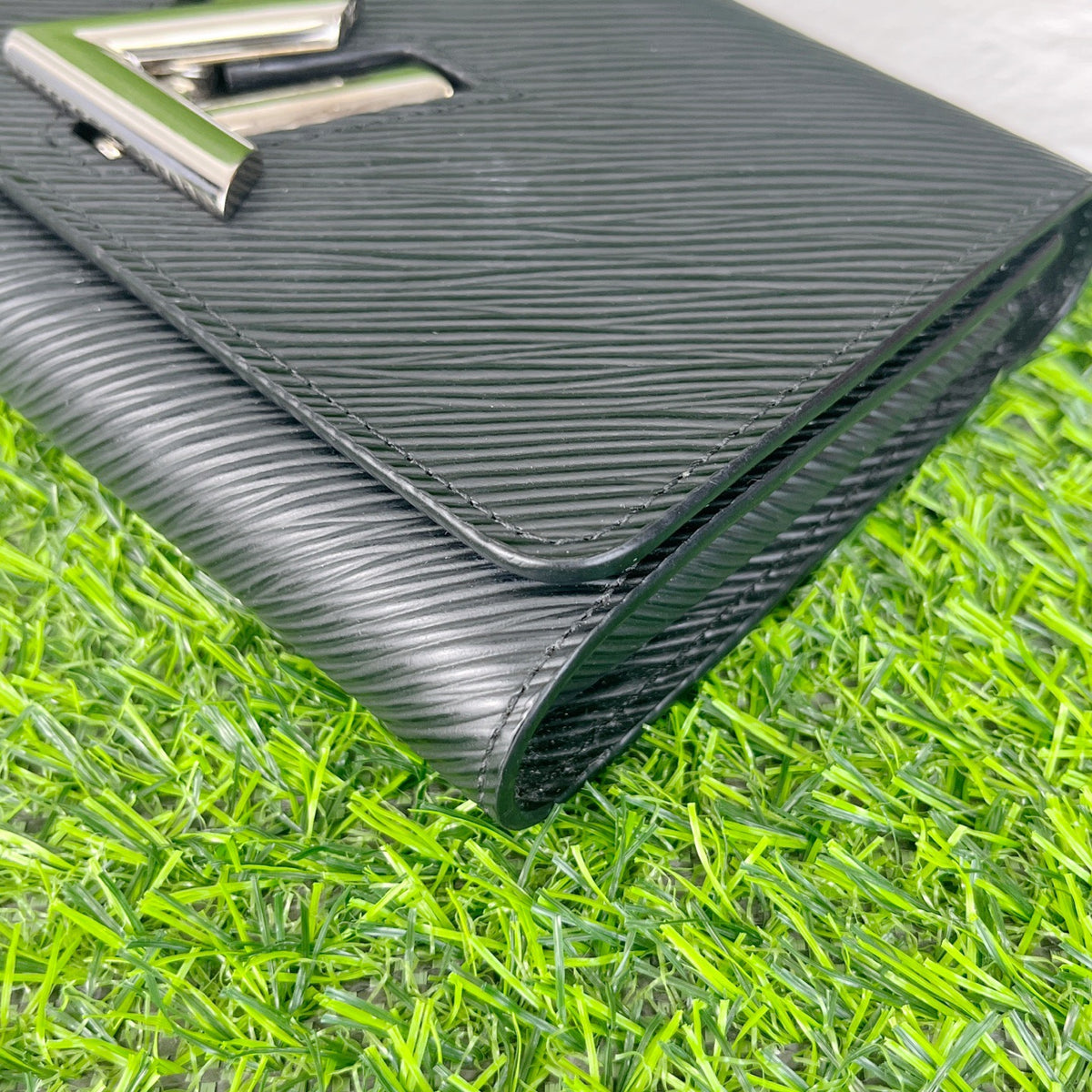 Louis Vuitton - Twist WOC - Leather - Black - (Small)
