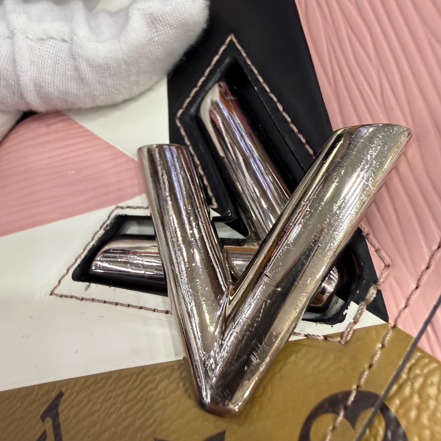 Louis Vuitton - Twist WOC - Leather - Multicolour - (mini)