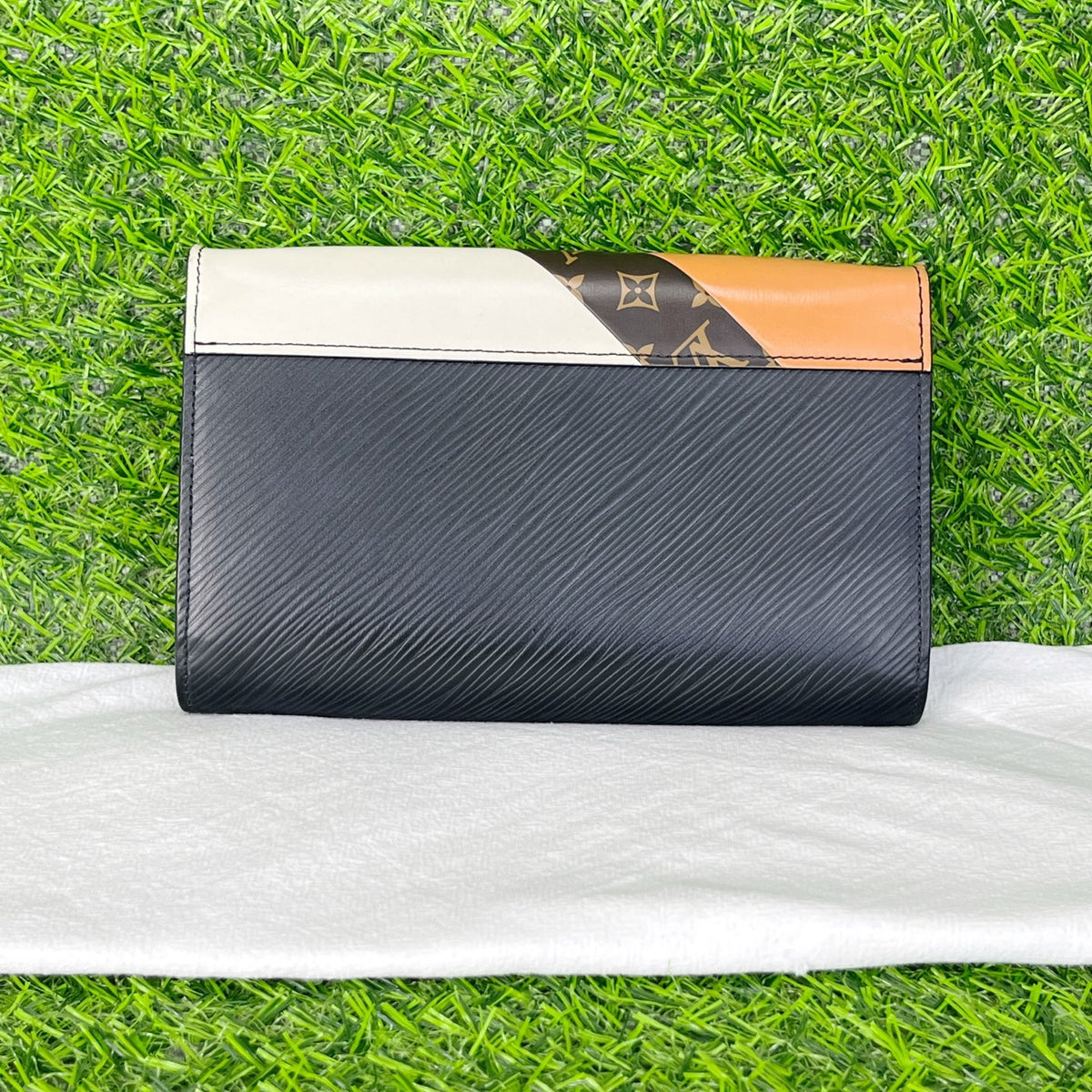 Louis Vuitton - Twist WOC - Leather - Multicolour - (small)
