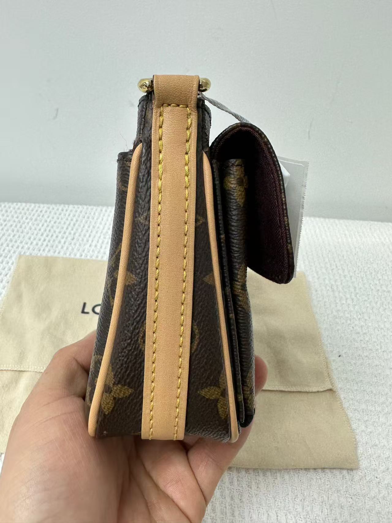 Louis Vuitton - Utility Crossbody - Monogram canvas with Vachetta leather trim - Brown - (Medium)