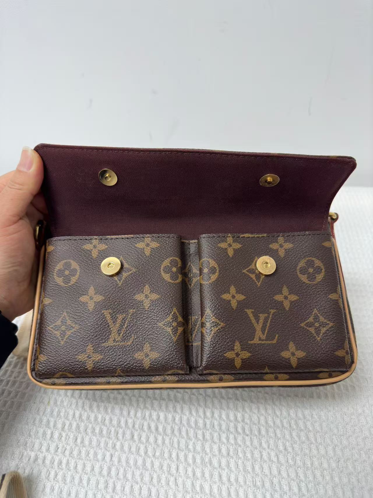 Louis Vuitton - Utility Crossbody - Monogram canvas with Vachetta leather trim - Brown - (Medium)