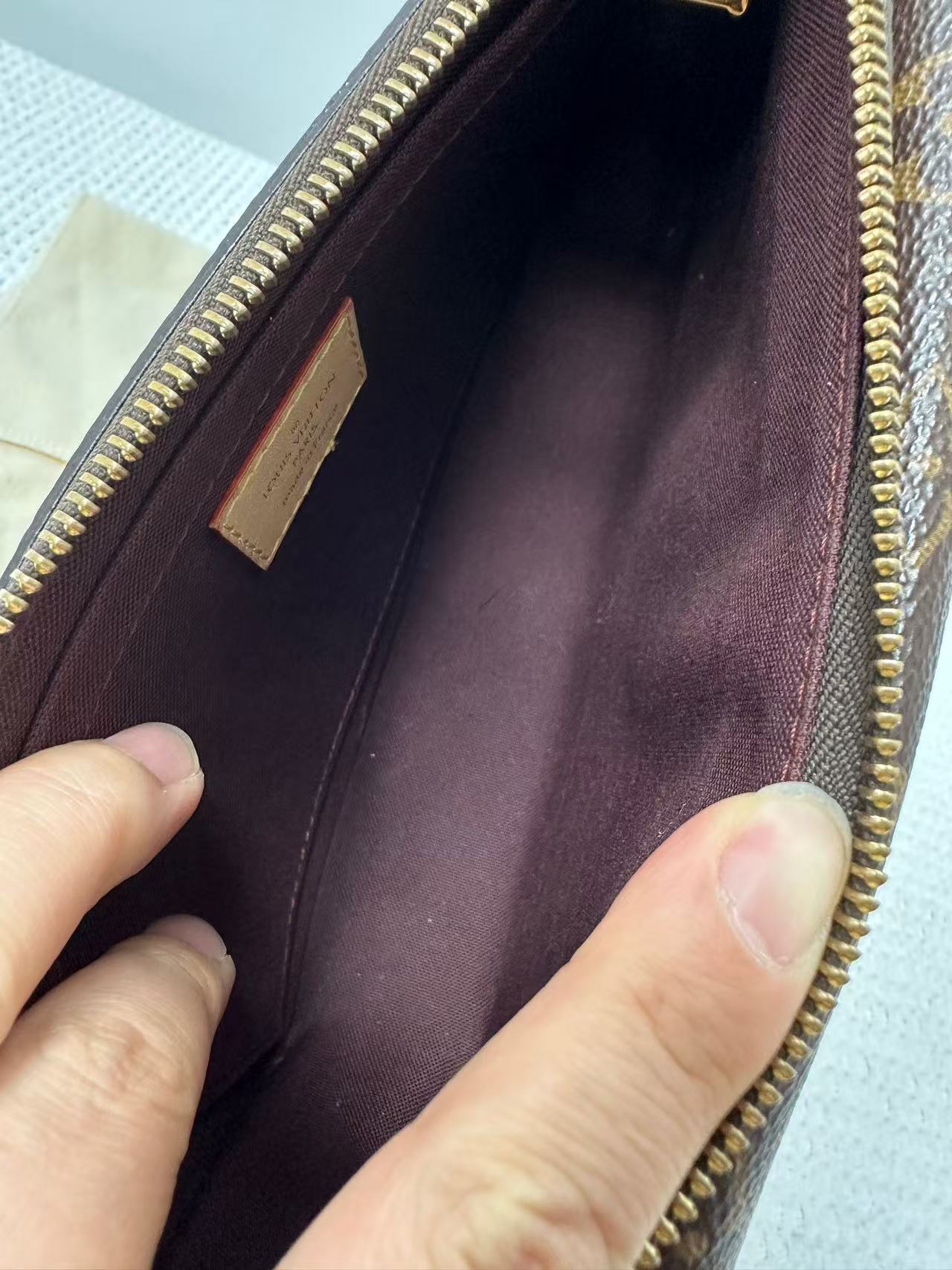 Louis Vuitton - Utility Crossbody - Monogram canvas with Vachetta leather trim - Brown - (Medium)