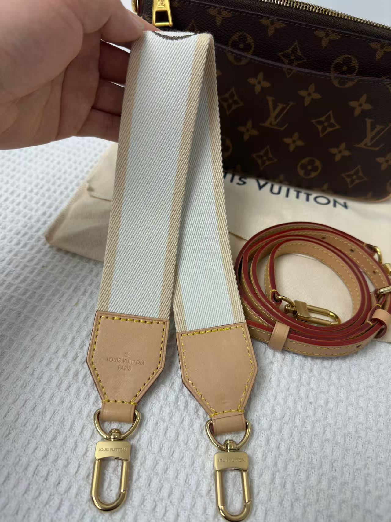Louis Vuitton - Utility Crossbody - Monogram canvas with Vachetta leather trim - Brown - (Medium)