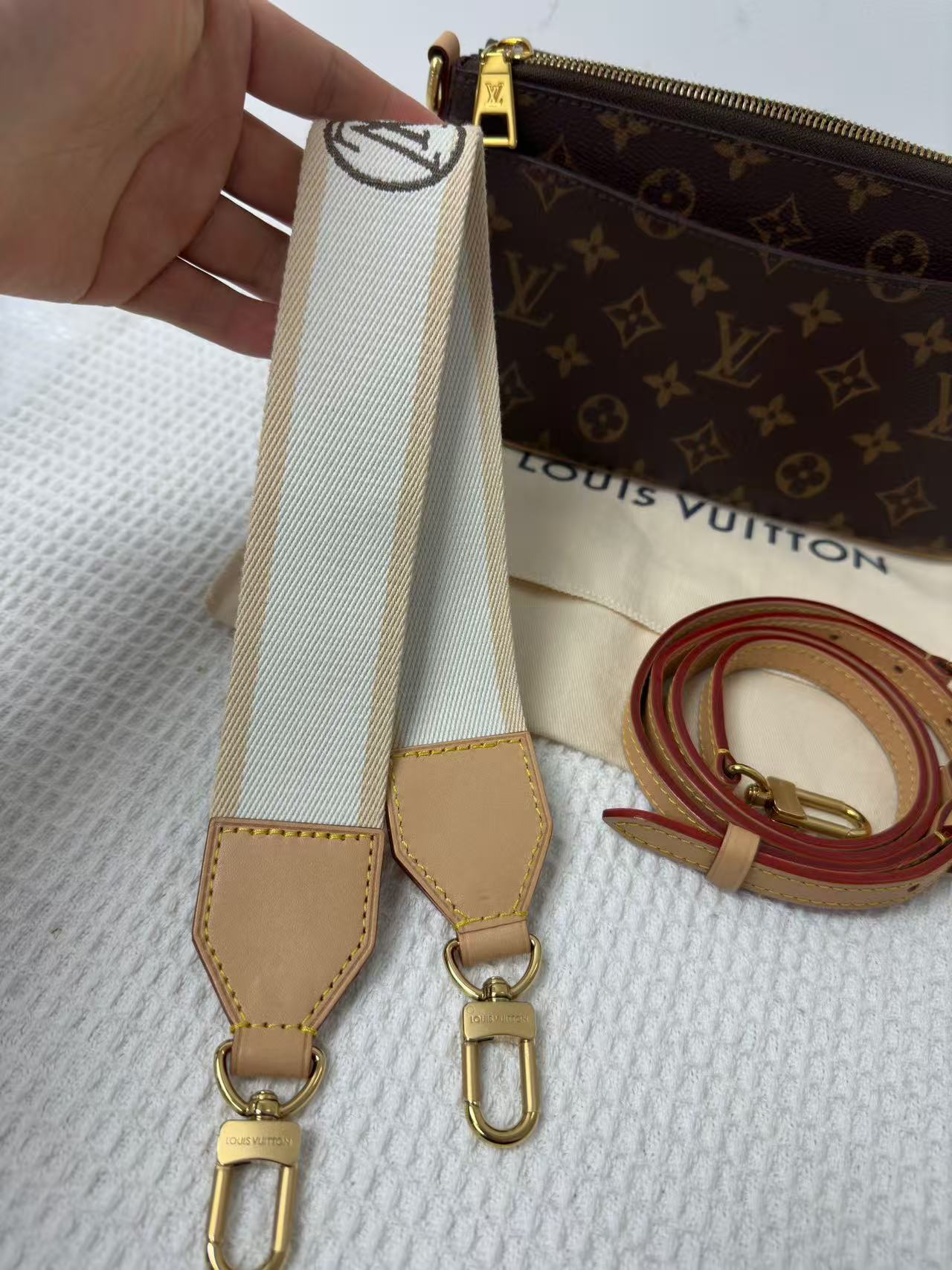 Louis Vuitton - Utility Crossbody - Monogram canvas with Vachetta leather trim - Brown - (Medium)
