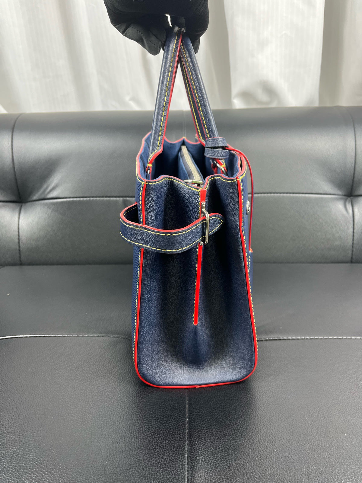 Louis Vuitton - V Tote - Leather - Blue - (medium)