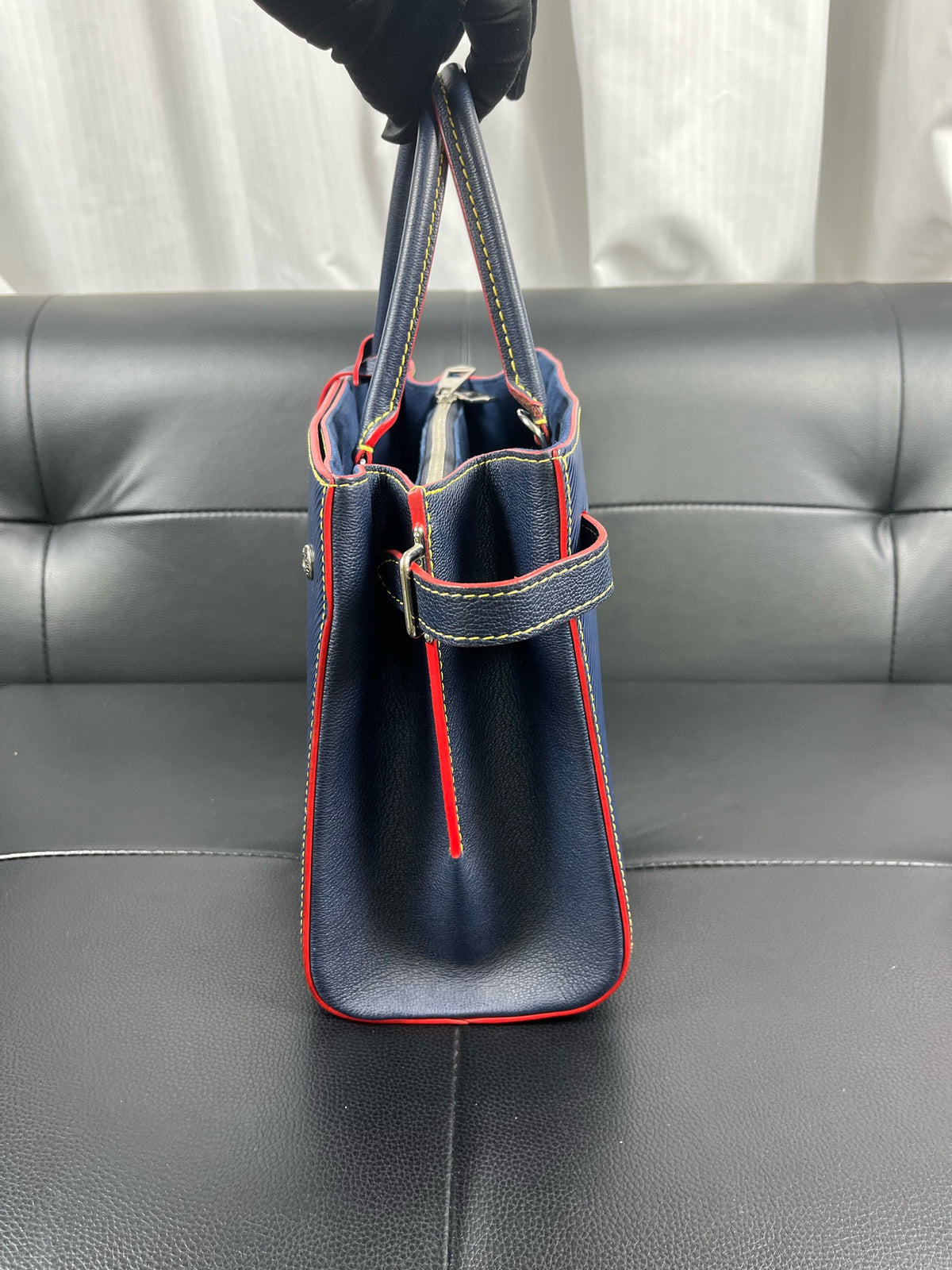 Louis Vuitton - V Tote - Leather - Blue - (medium)