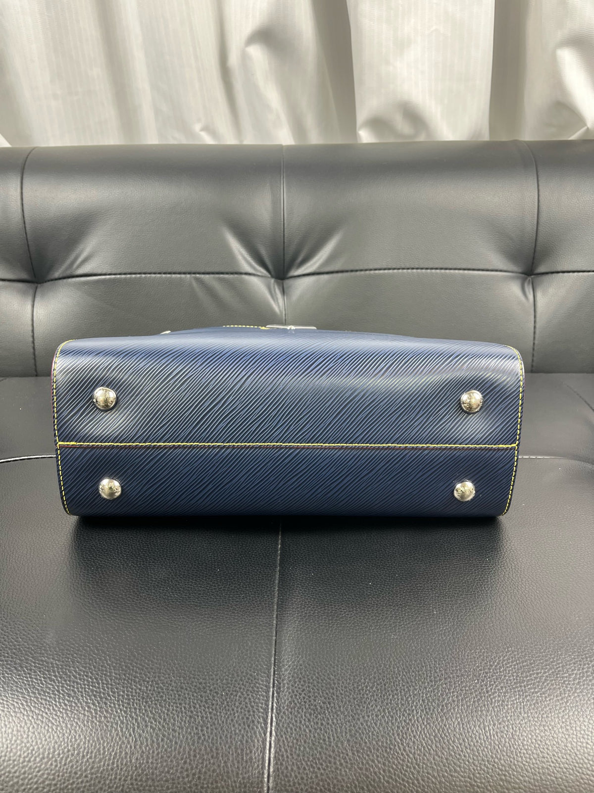 Louis Vuitton - V Tote - Leather - Blue - (medium)
