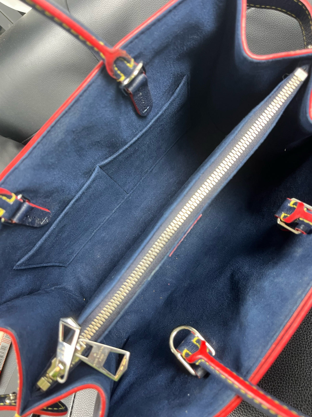 Louis Vuitton - V Tote - Leather - Blue - (medium)