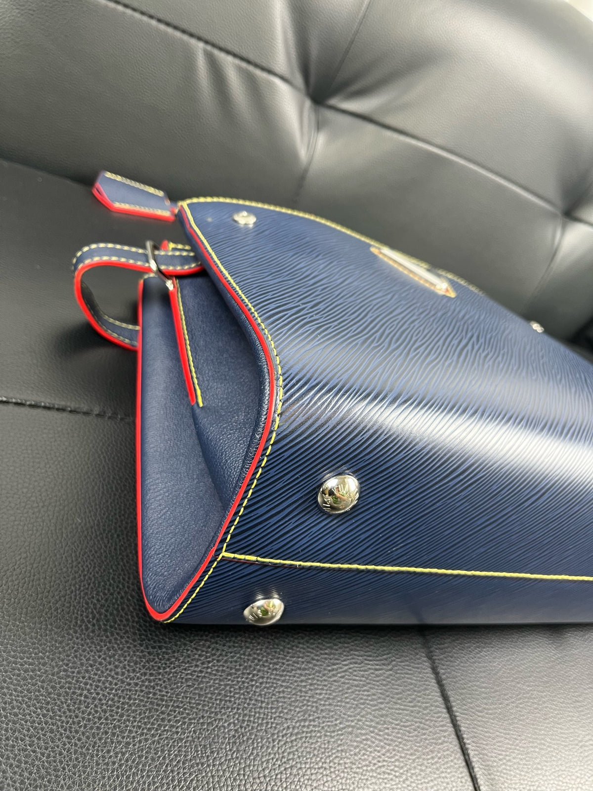 Louis Vuitton - V Tote - Leather - Blue - (medium)