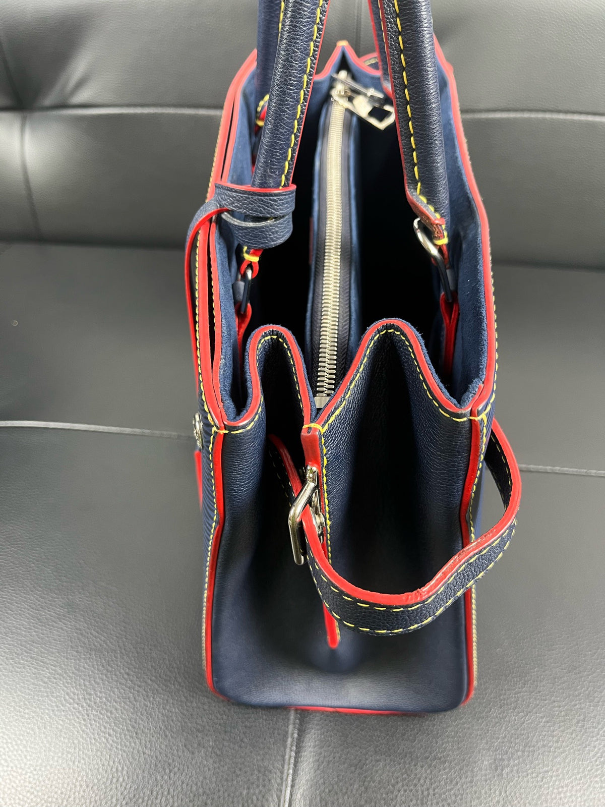Louis Vuitton - V Tote - Leather - Blue - (medium)