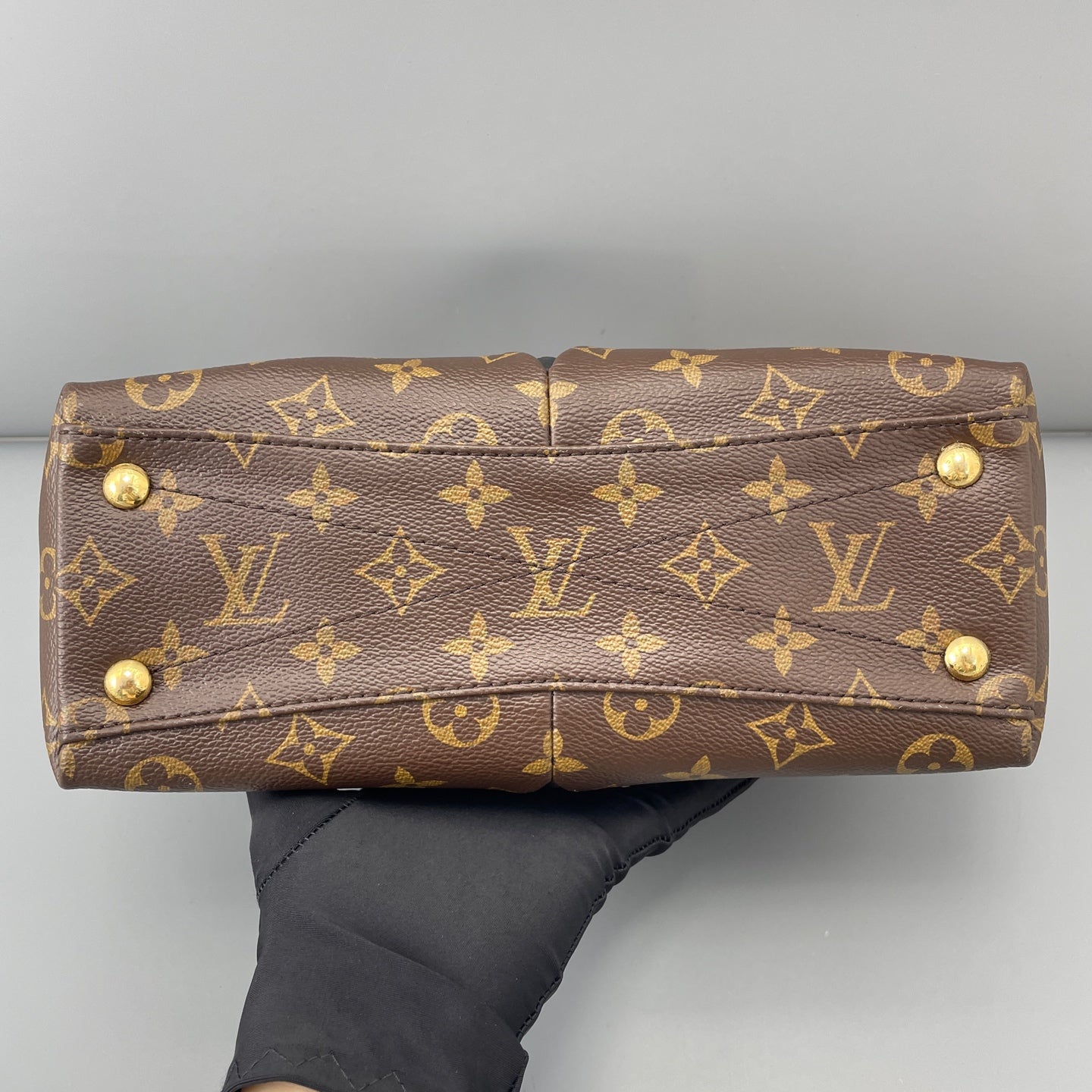 Louis Vuitton - V Tote - Leather - Multicolour - (medium)