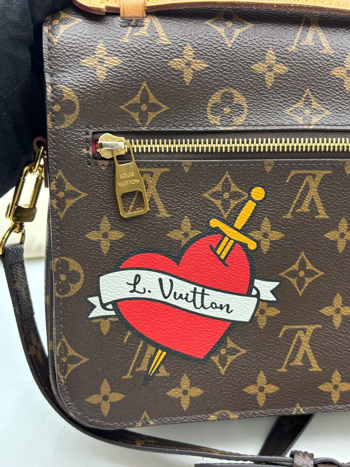 Louis Vuitton - Valentine's Day Limited Edition Messenger Bag - Cloth - Brown - (medium)