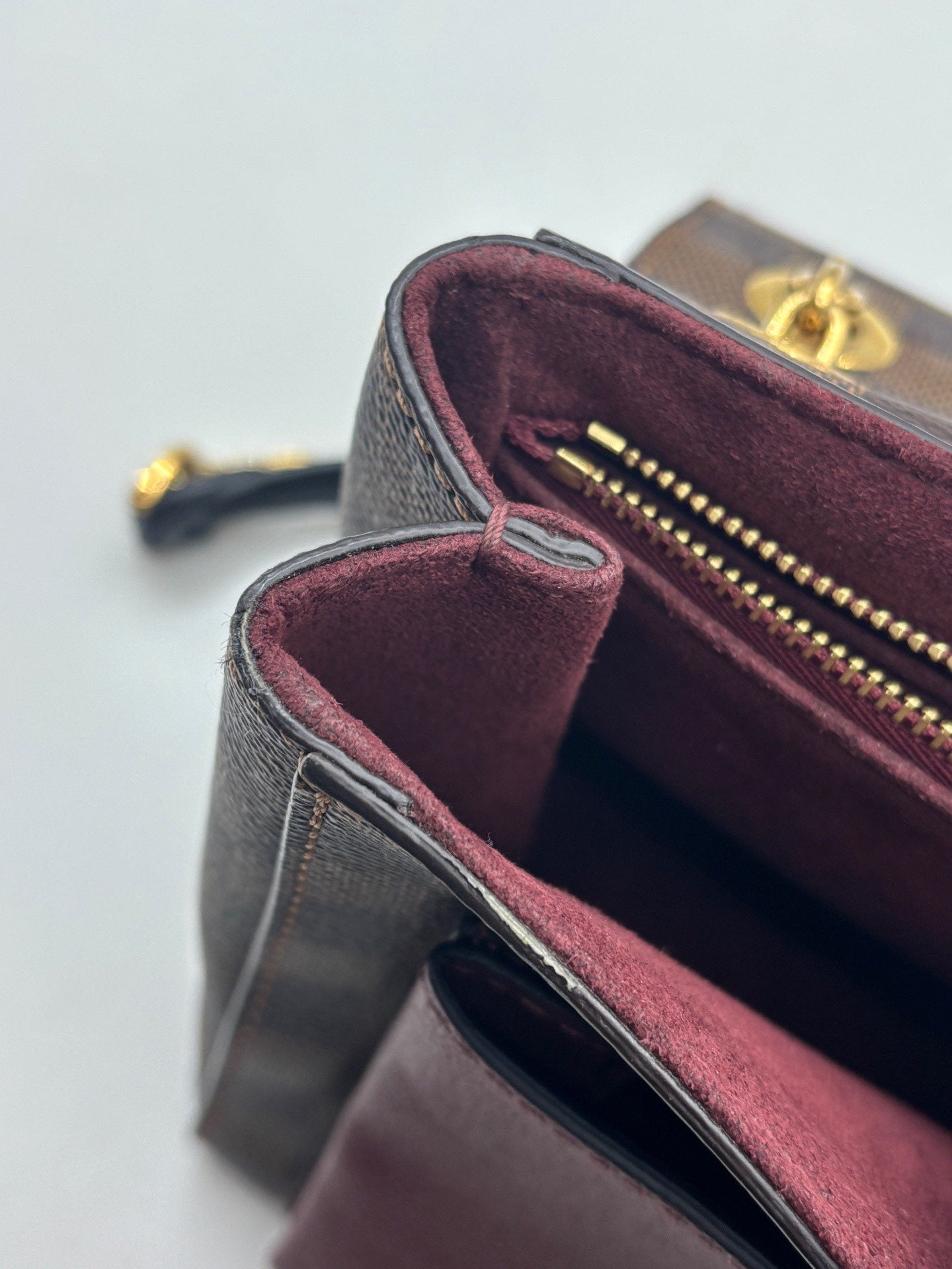 Louis Vuitton - Vavin - Damier Ebene canvas with leather trim - Brown with Burgundy accents - (Medium)