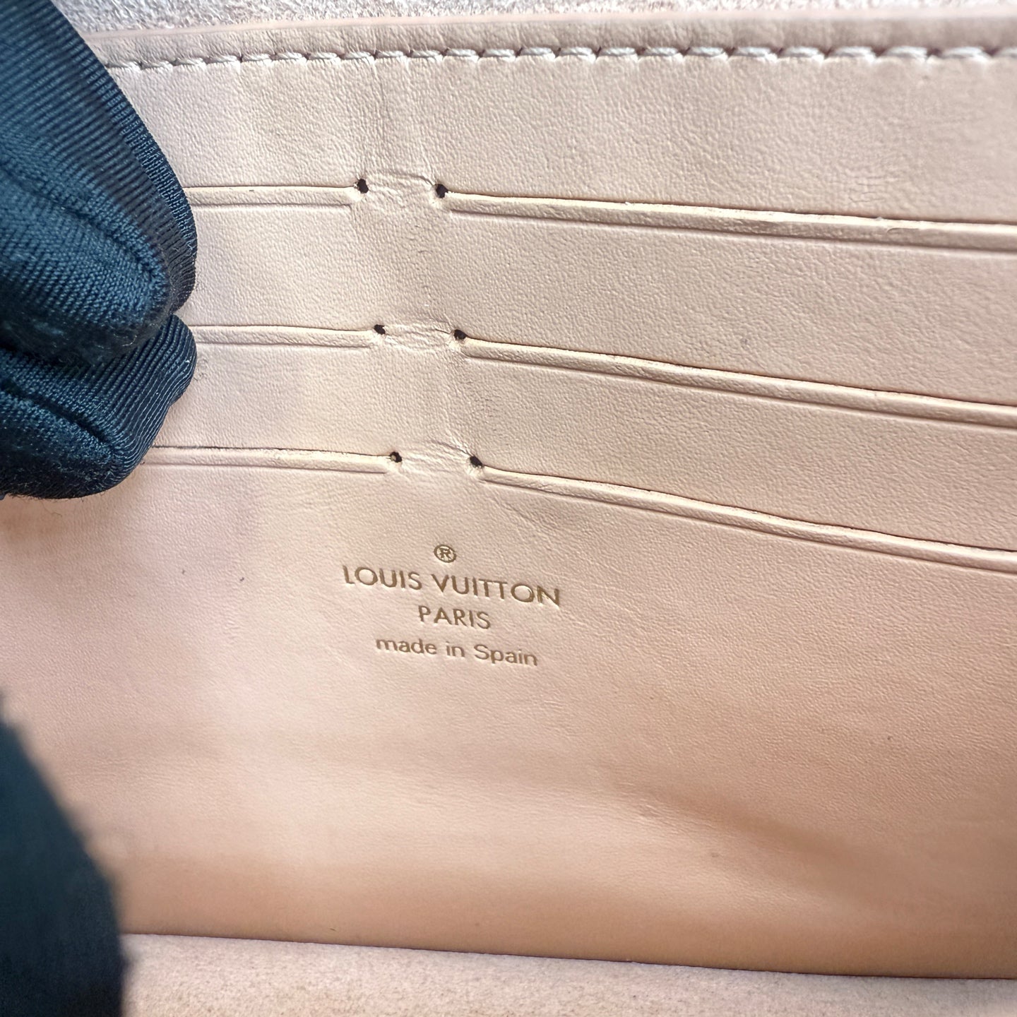 Louis Vuitton - Vavin WOC - Leather - Beige - (mini)