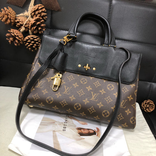 Louis Vuitton - Venus - Leather - Black - (medium)