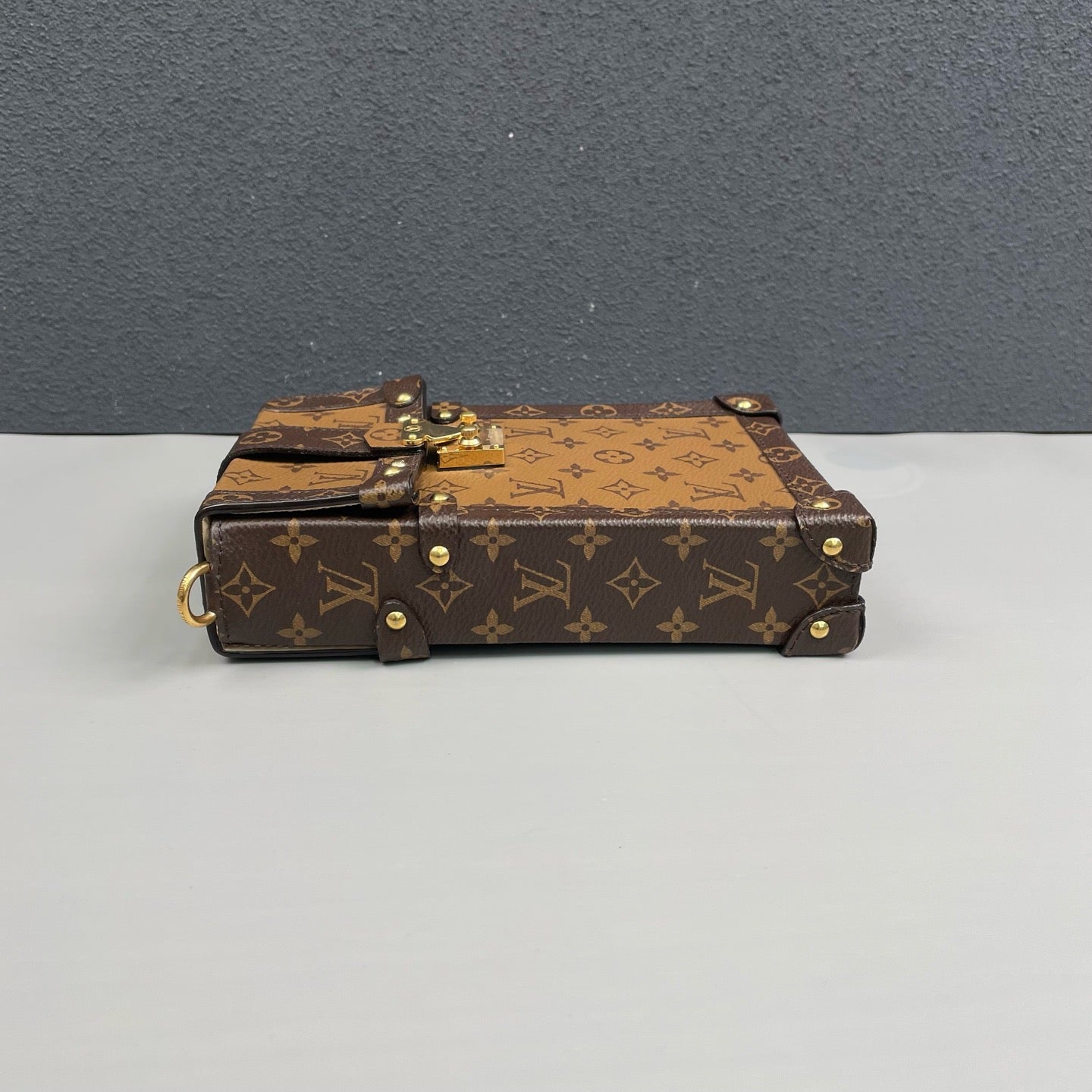 Louis Vuitton - Vertical Trunk Phone Bag - Monogram coated canvas with leather trim - Brown - (mini)