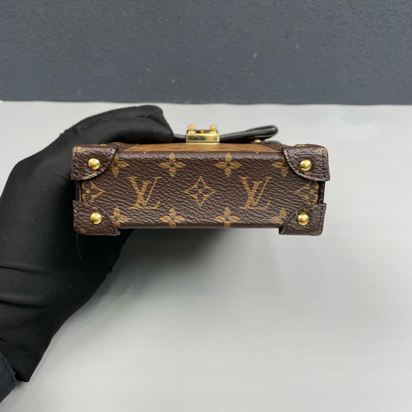 Louis Vuitton - Vertical Trunk Phone Bag - Monogram coated canvas with leather trim - Brown - (mini)