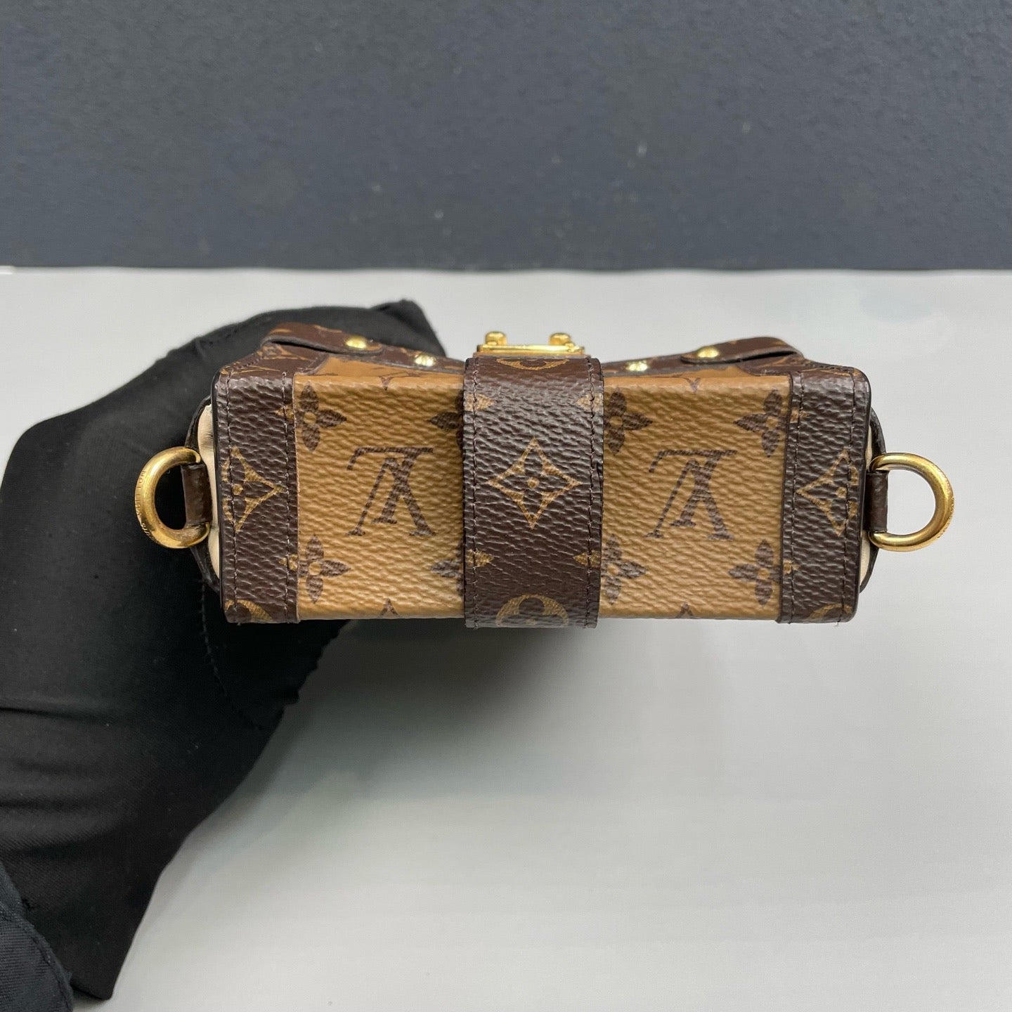 Louis Vuitton - Vertical Trunk Phone Bag - Monogram coated canvas with leather trim - Brown - (mini)