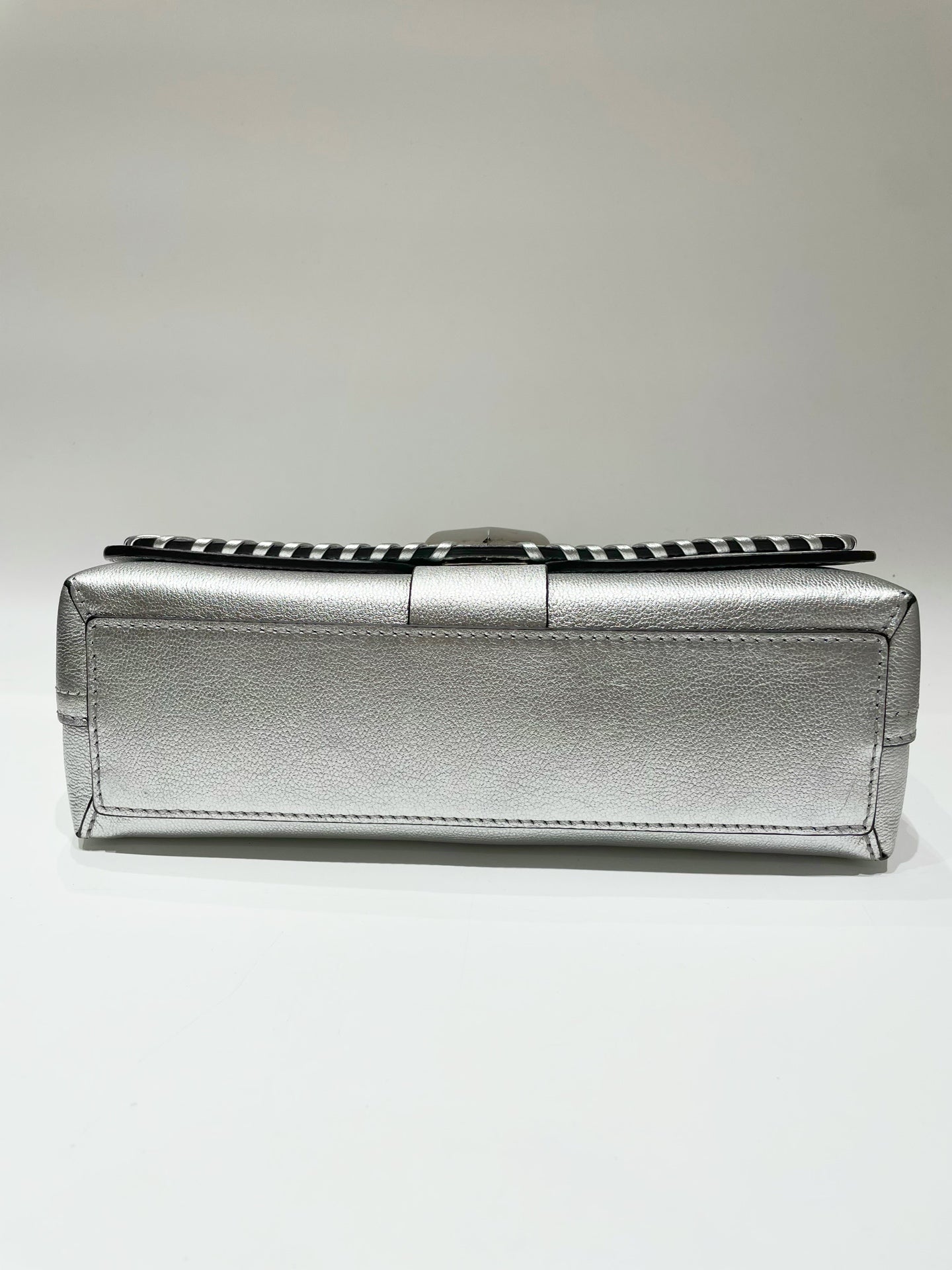 Louis Vuitton - Very Chain - Leather - Silver - (medium)