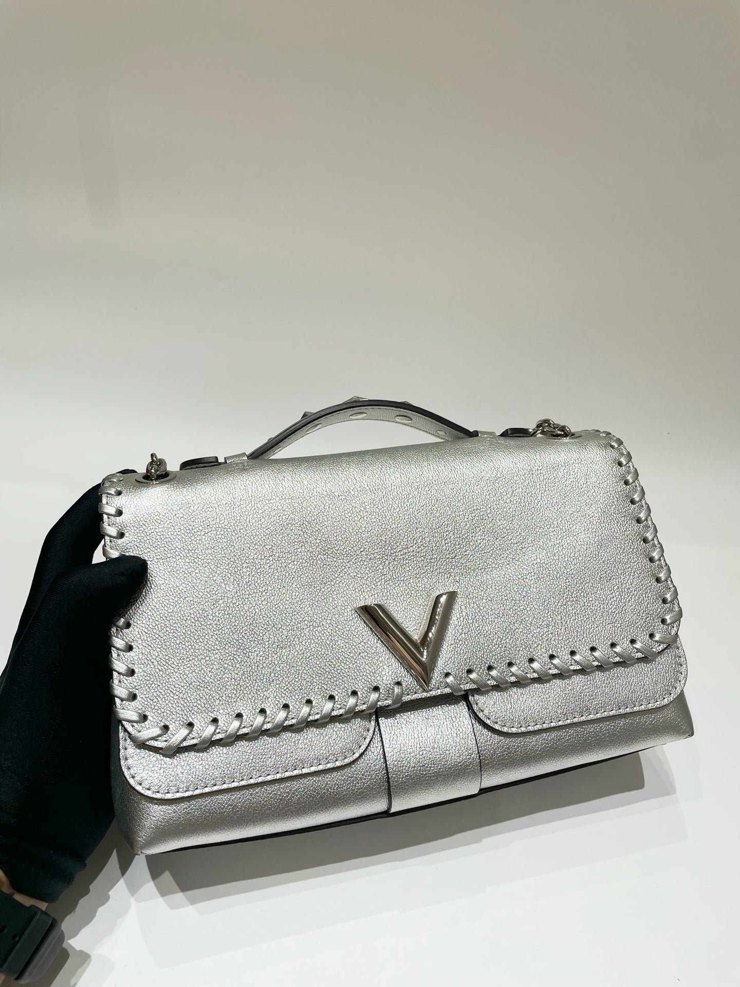 Louis Vuitton - Very Chain - Leather - Silver - (medium)