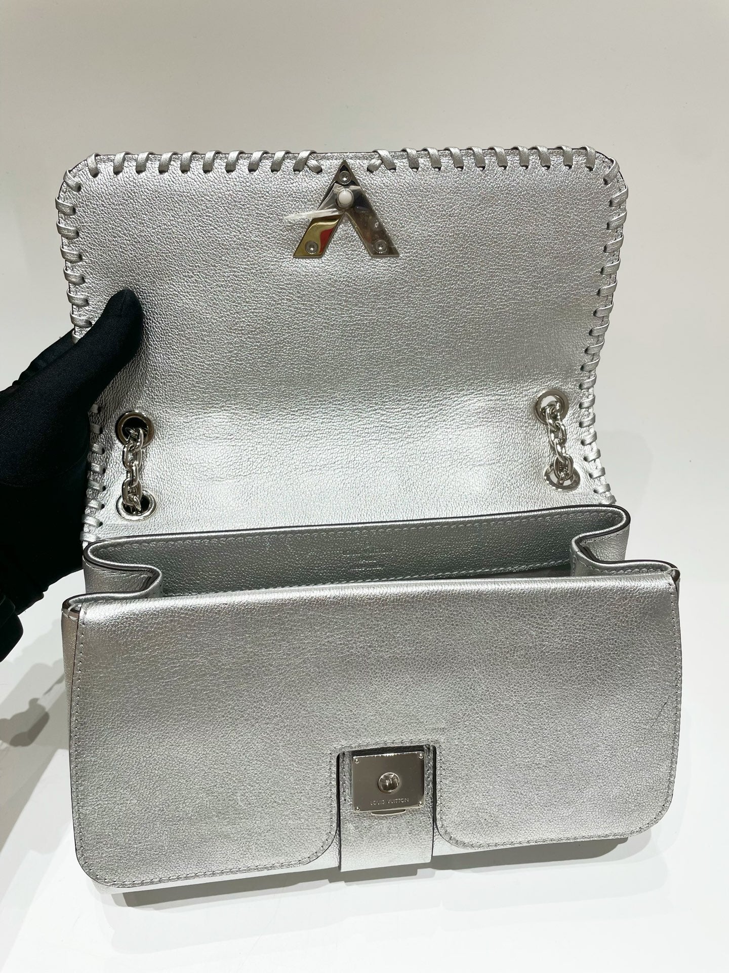 Louis Vuitton - Very Chain - Leather - Silver - (medium)