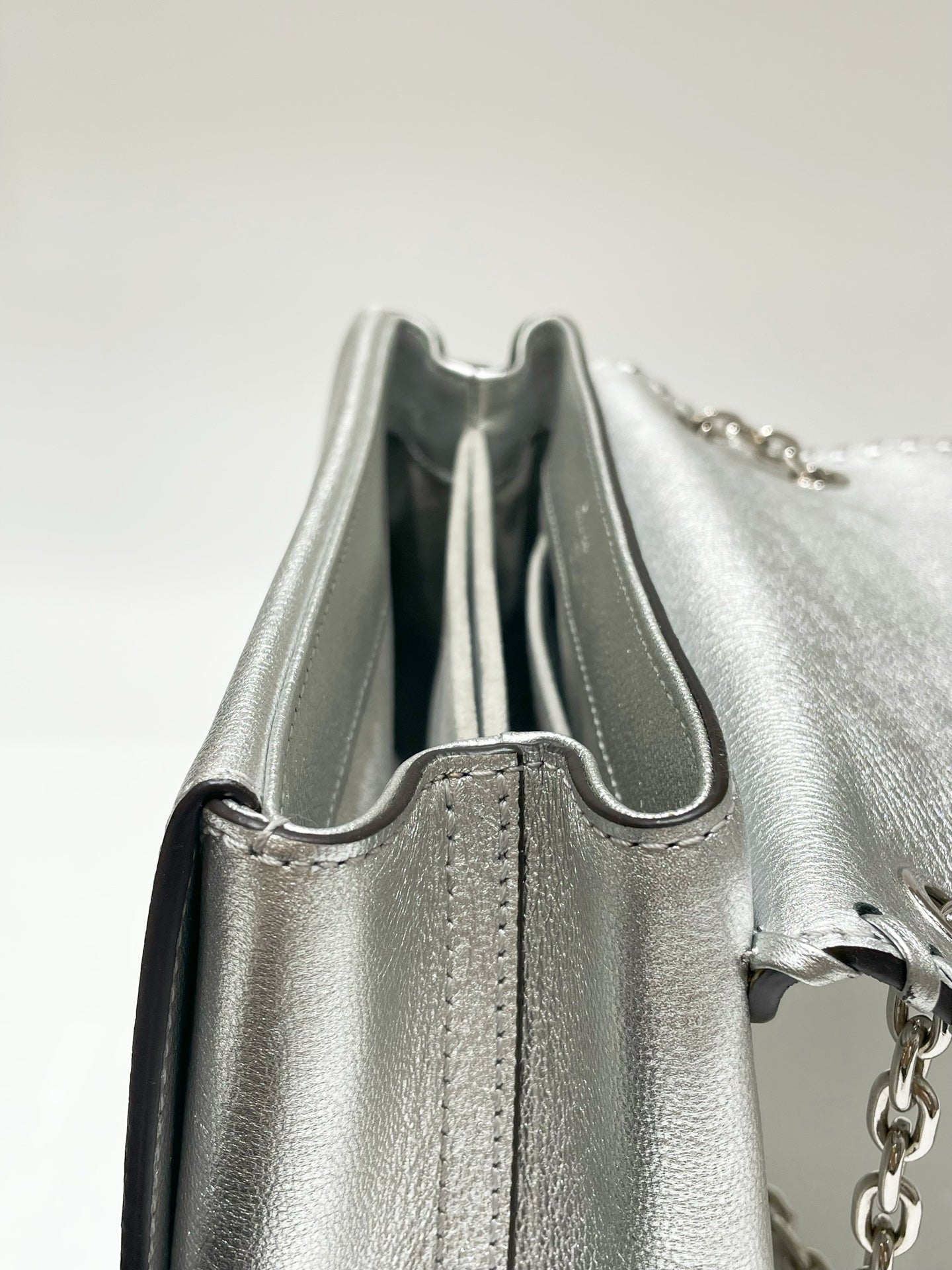 Louis Vuitton - Very Chain - Leather - Silver - (medium)