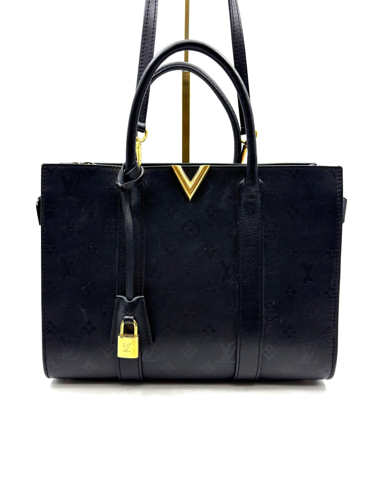 Louis Vuitton - Very Tote - Leather - Black