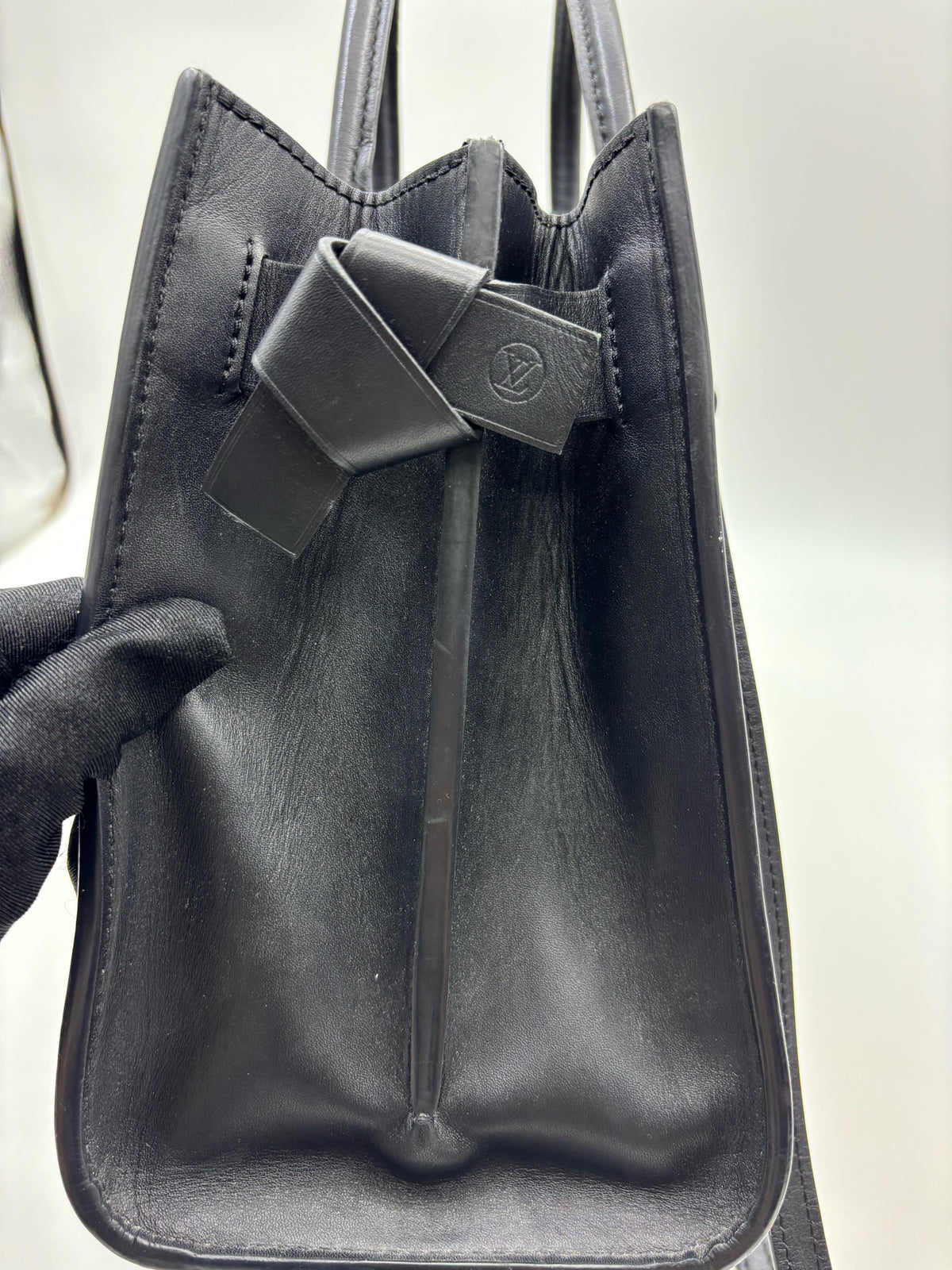 Louis Vuitton - Very Tote - Leather - Black